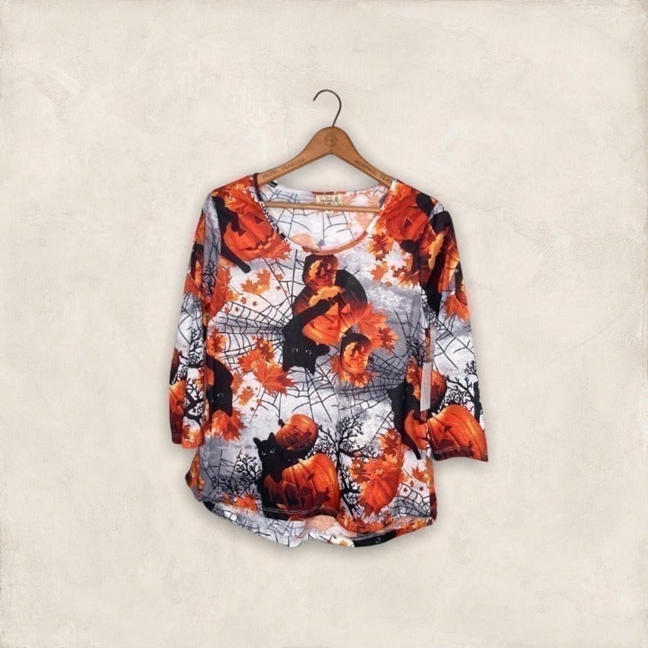 New Small S Black Cat Pumpkin Halloween Fall Spooky Hi Low Top Shirt - One World