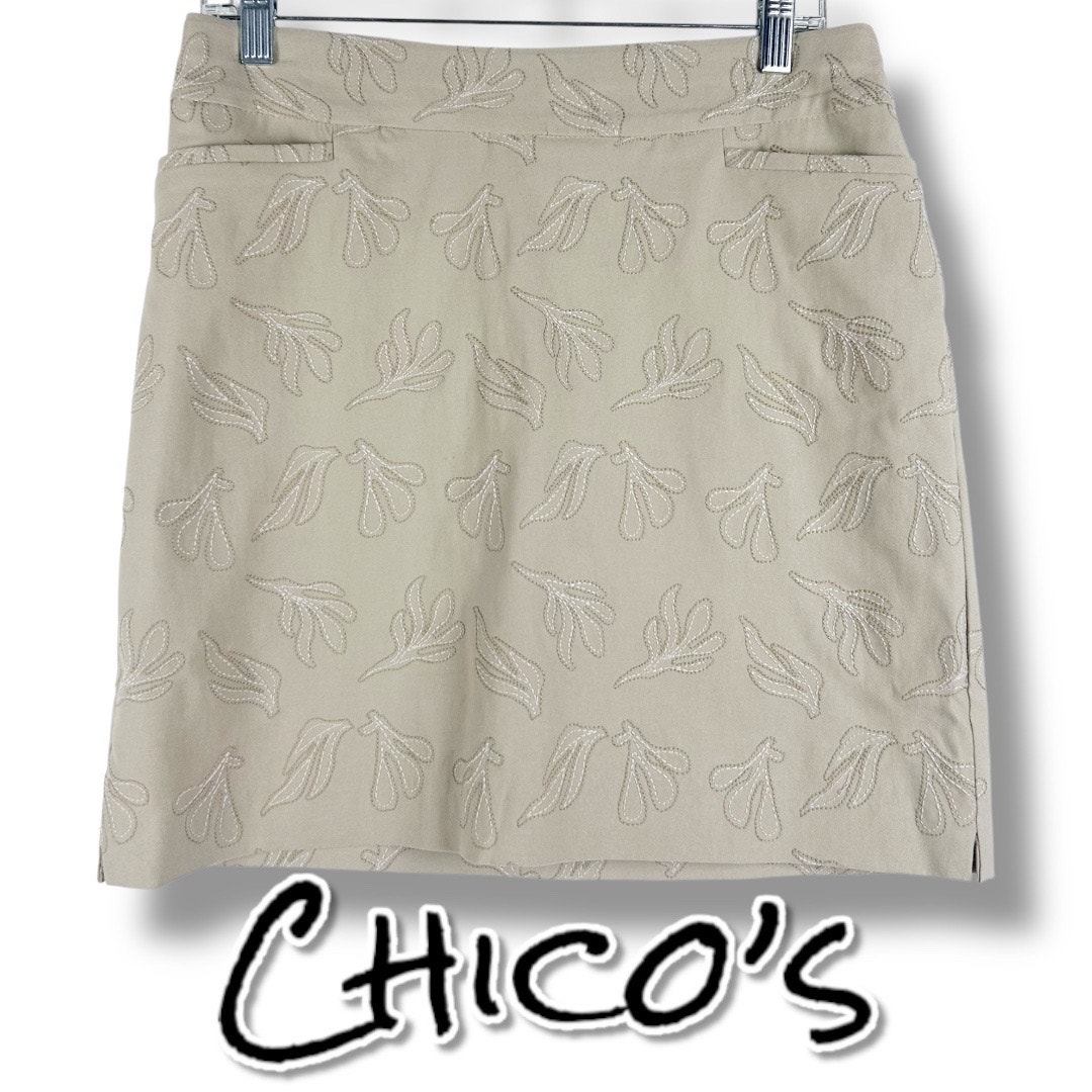 New With Tags Chicos Brigitte Pull on Embroidered Leaves Skort Tan Womens Size 4