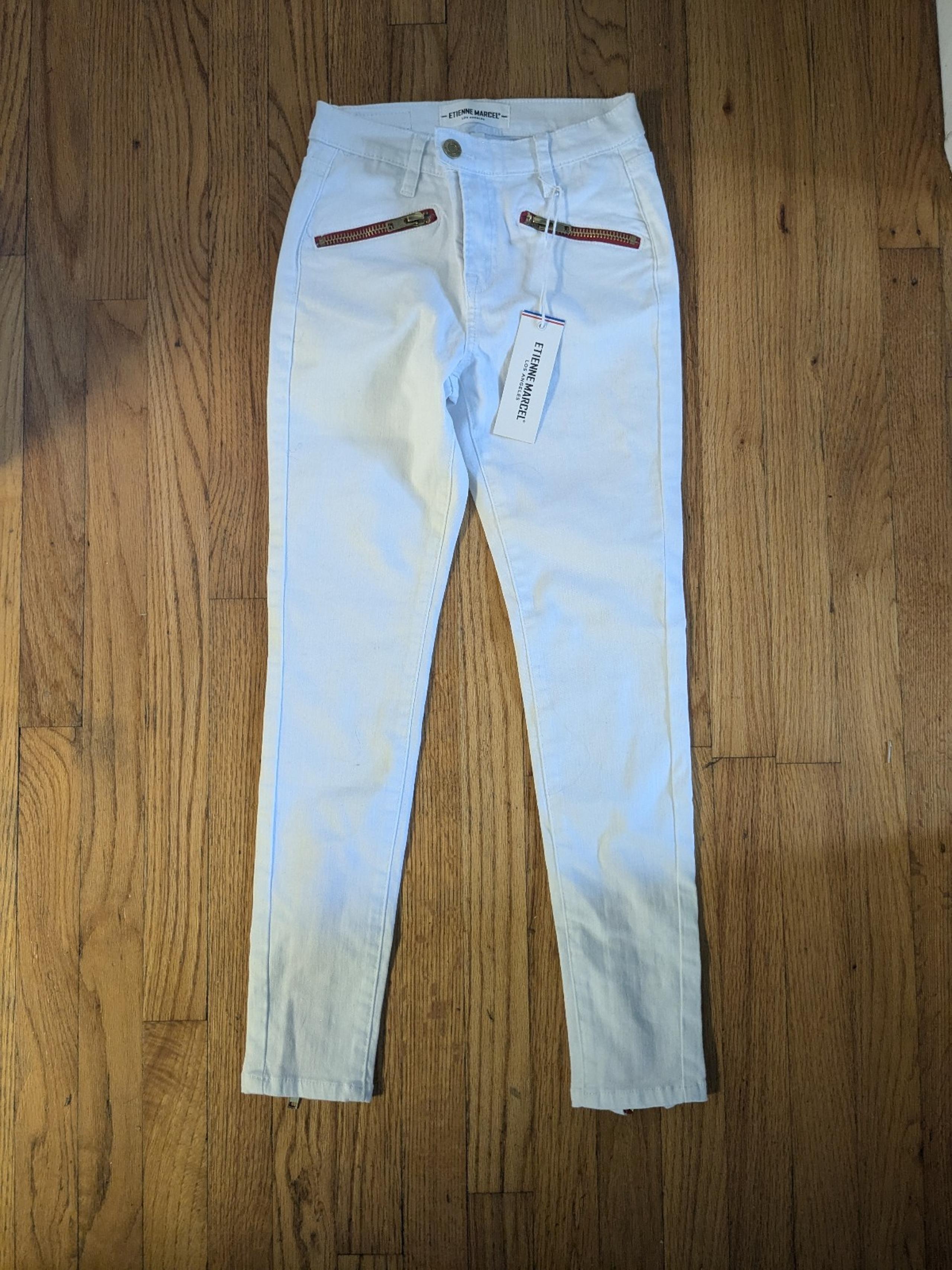 ETIENNE MARCEL WOMEN'S RED ZIPPER JEANS IN WHITE
size 25 
NWT
