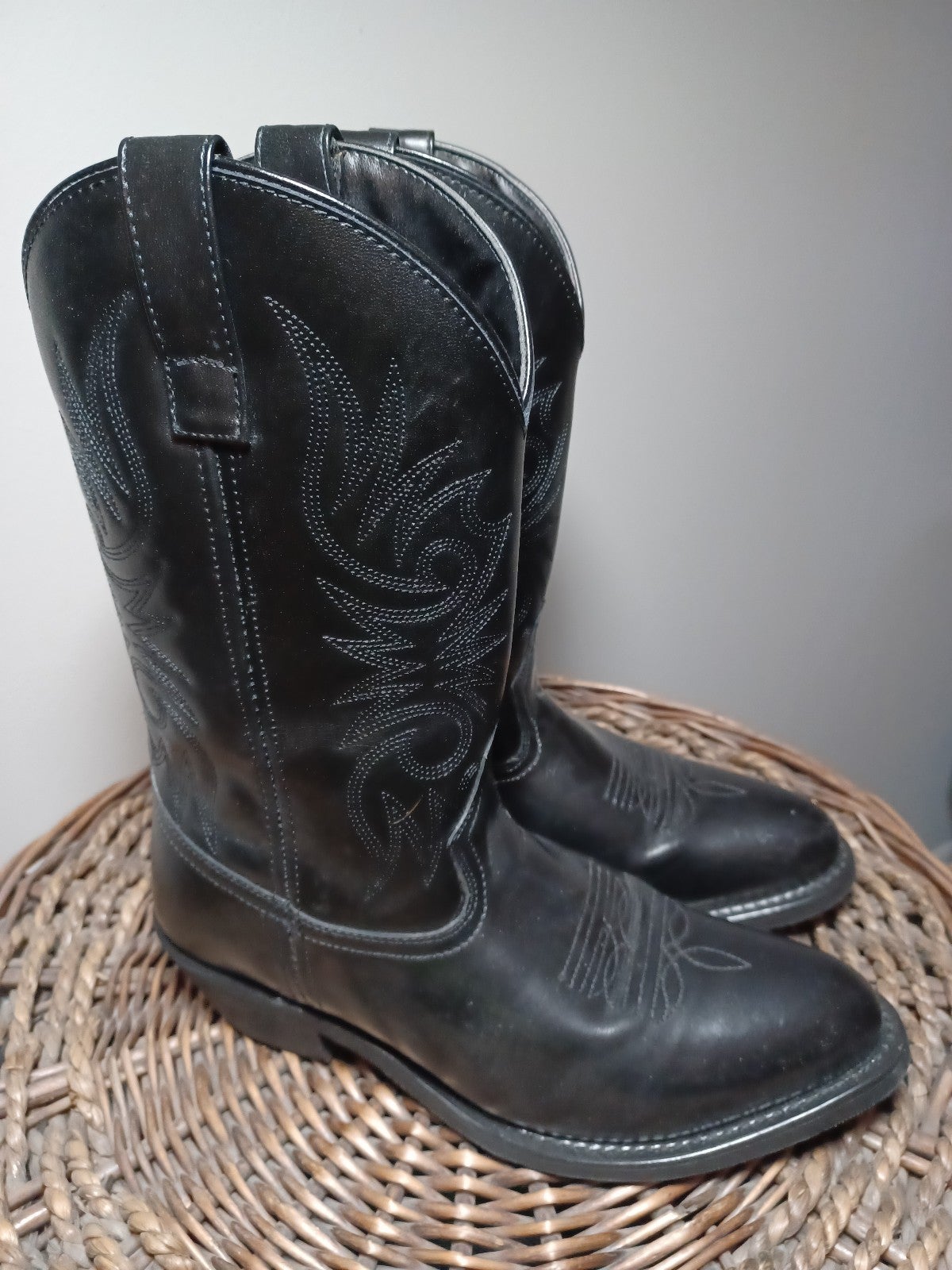 mens cowboy boots size 9.5 wide