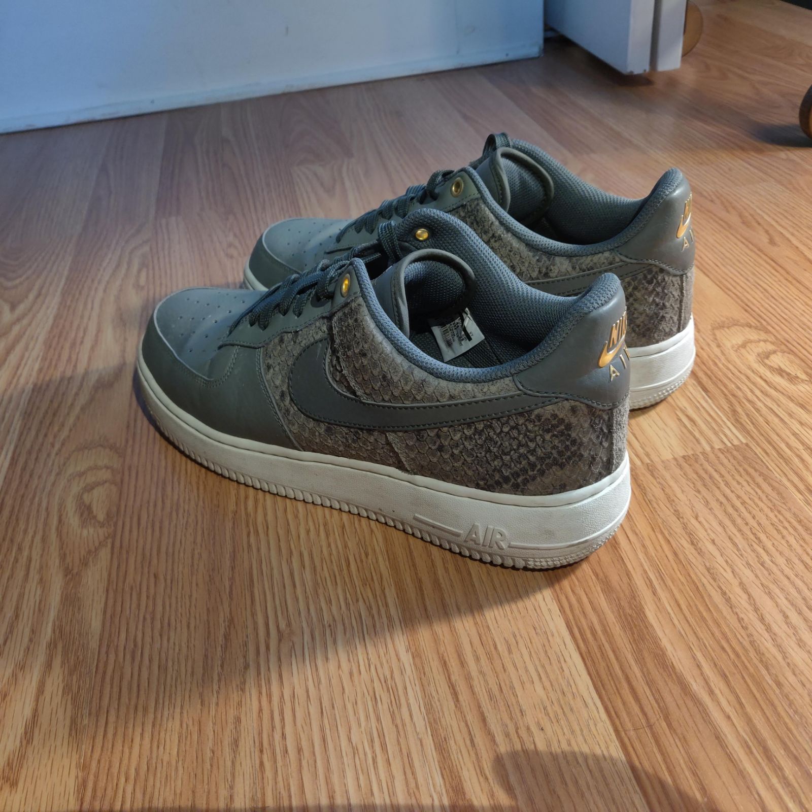 Nike Air Force 1 (men's size 10)