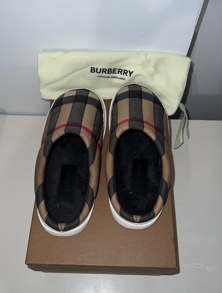 Burberry Slip On Authentic