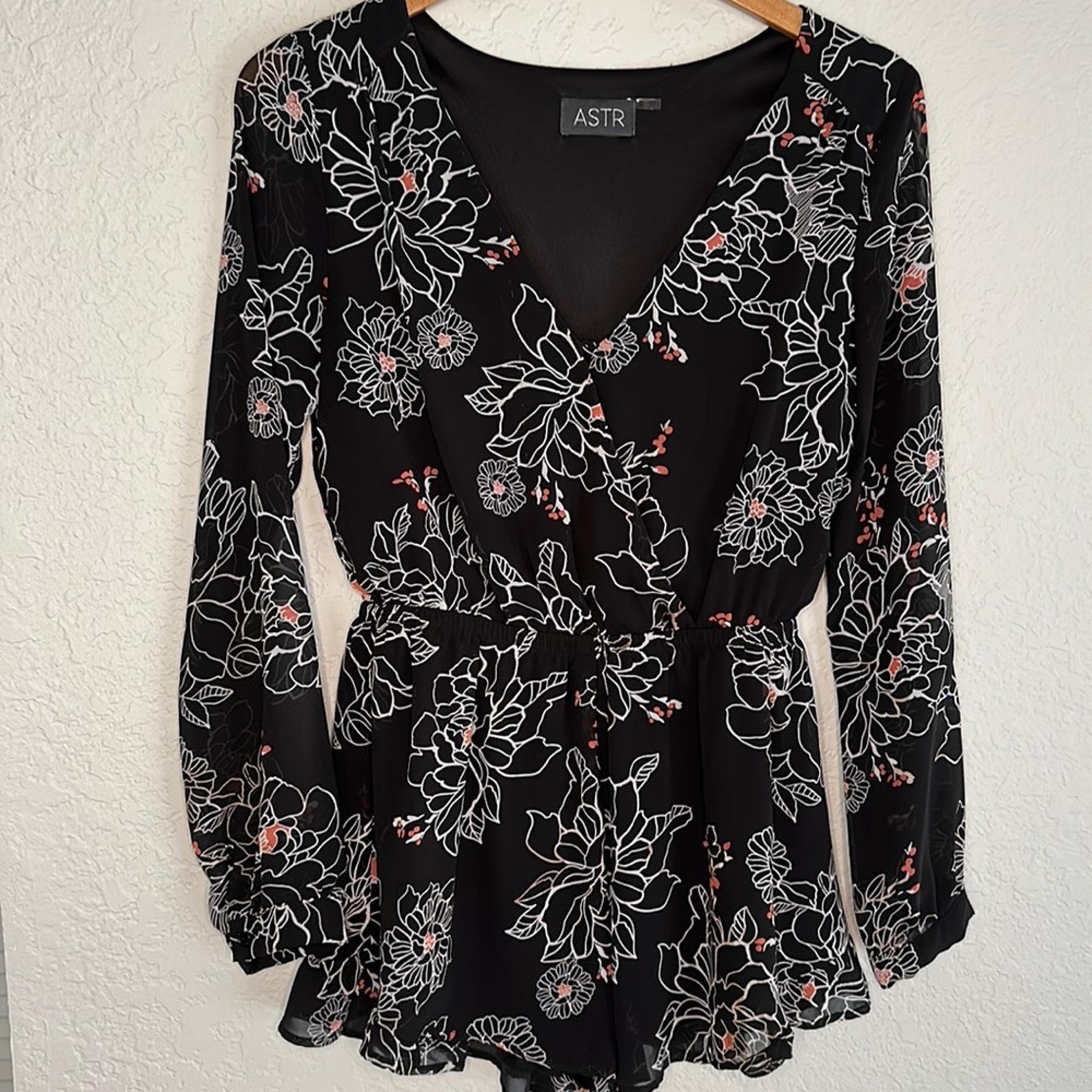 ASTR Black Pink Floral Long Sleeve Romper Small Deep V Party Sexy Evening Goth