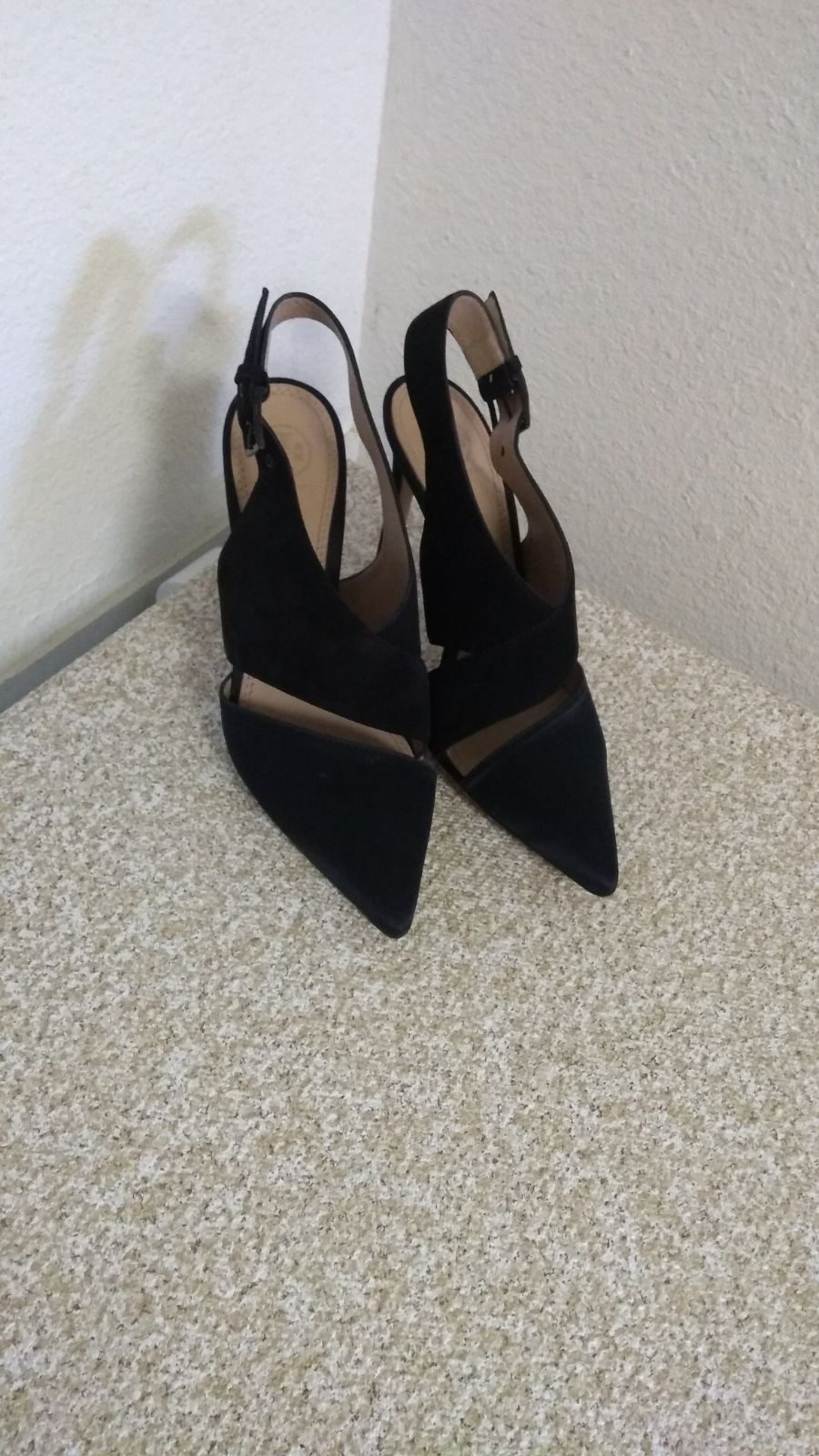 Tory Burch Black Leather Shoes.