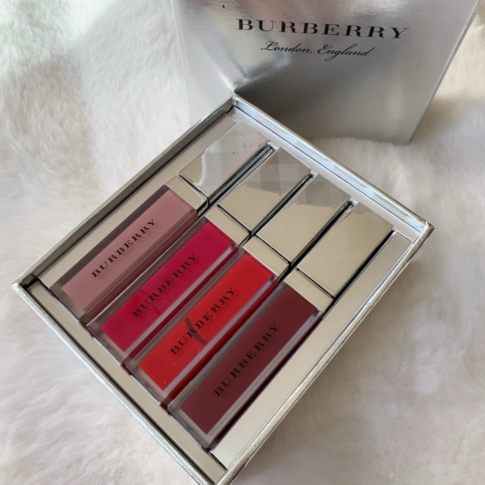 Burberry Lipstick Gloss Set