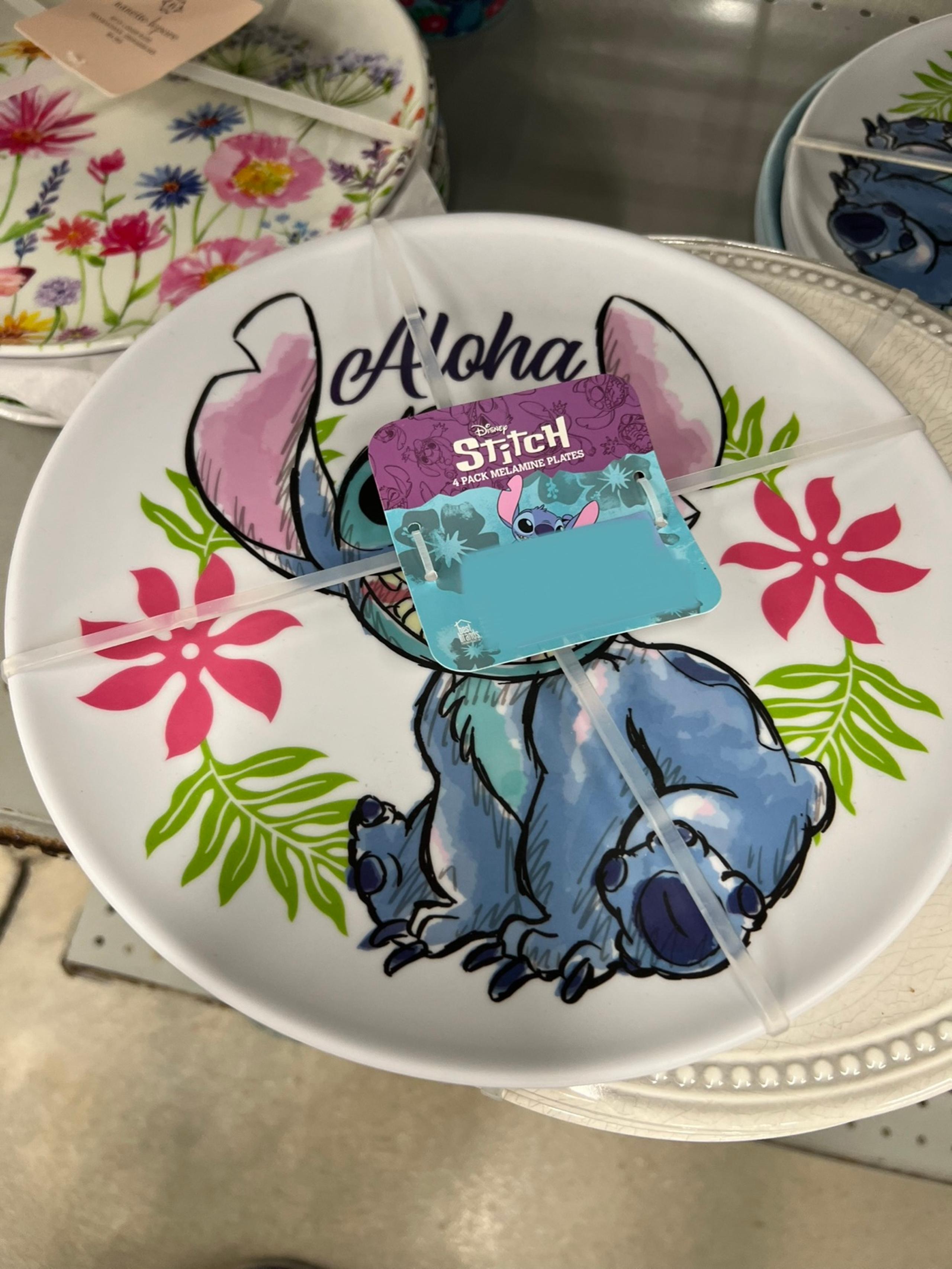 NWT Disney Best Brands Stitch Aloha 10 inch Plastic Plates Set of 4