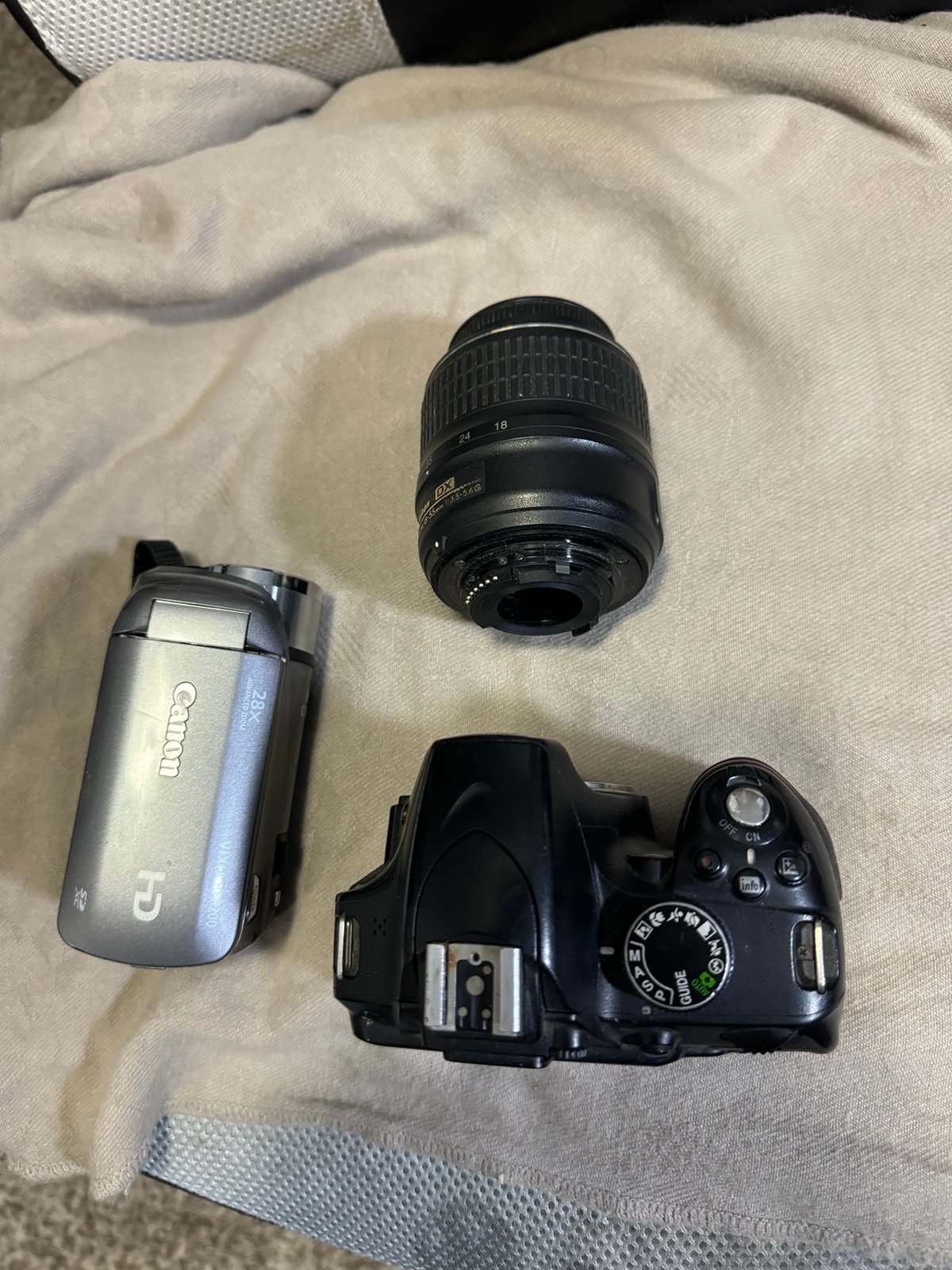 Nikon d3200 18-55 and camcorder canon hf r200, read, as is