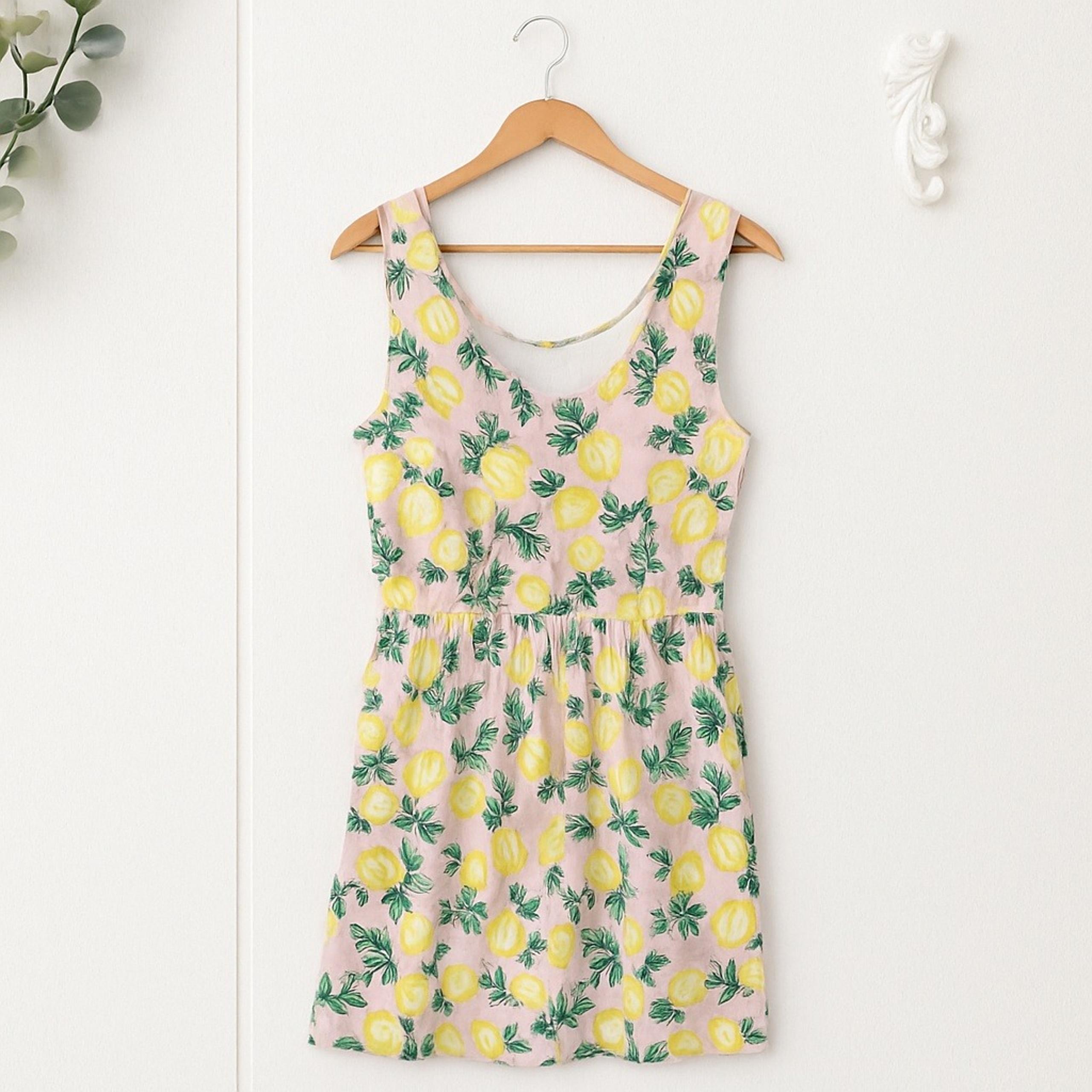 C & C California NWT Lemon Print Dress Sleeveless Casual Pink Midi Dress M