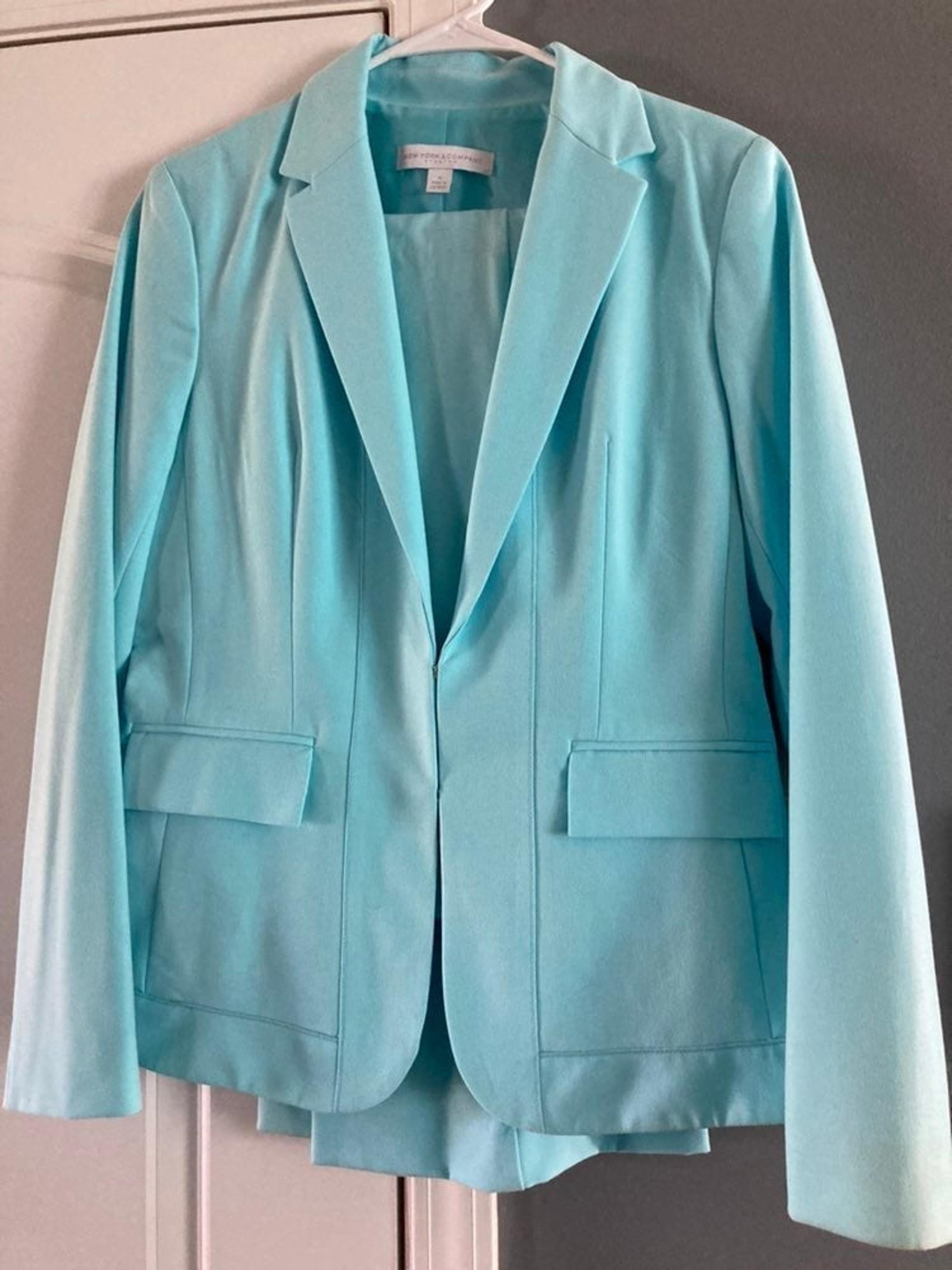 New York and Company baby blue pant suit - Great Condition!