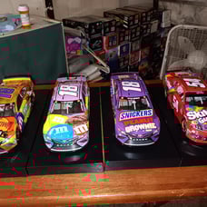 4 Kyle Busch 124 scale NASCARs