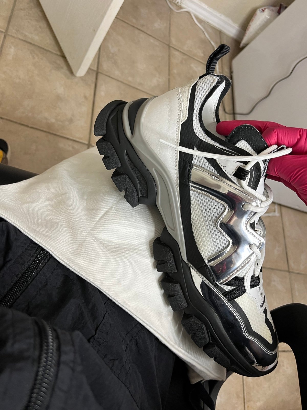 Moncler sneakers leave no trace