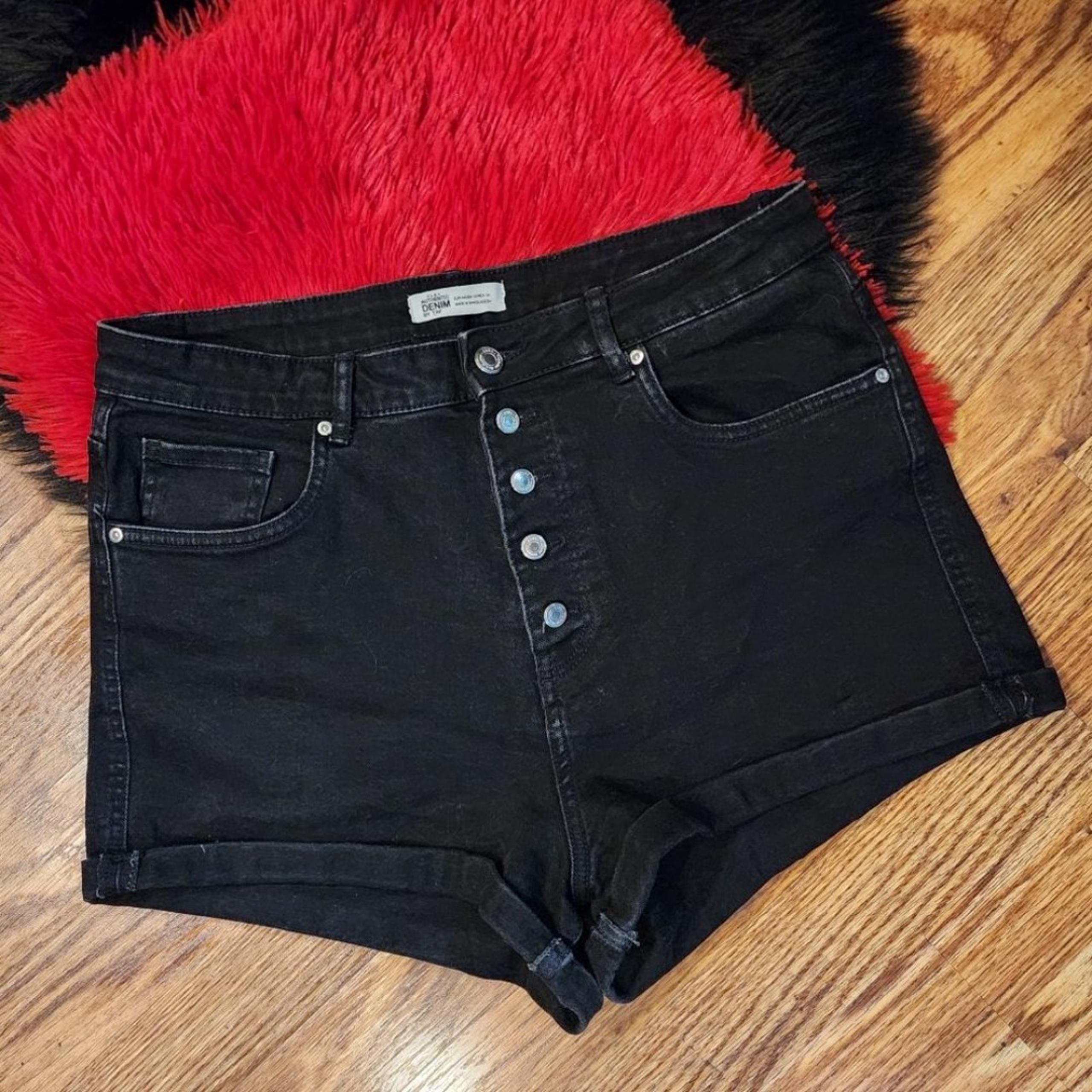 Zara by TRF Black Cuffed Stretchy High Rise Jean Shorts Women's Size 12