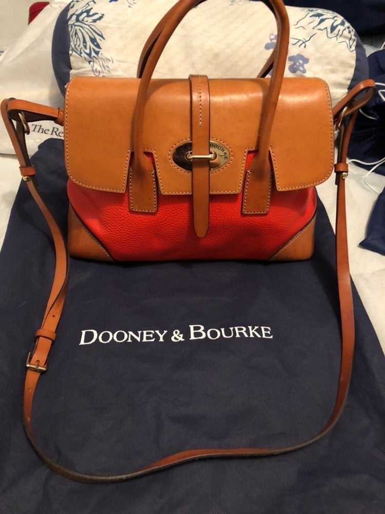 Stunning Dooney & Bourke Alice satchel