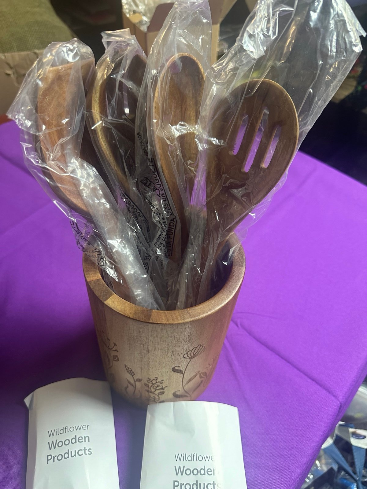 4 utensilios de madera y el organizador de madera wildflower