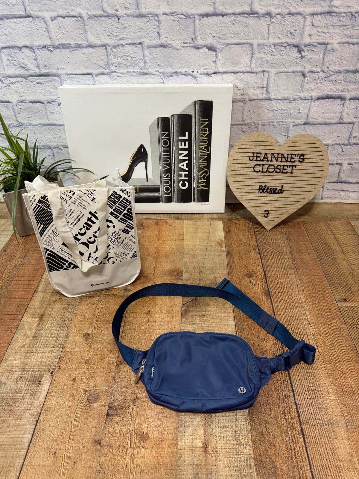 Everywhere Belt Bag Large 2L Lululemon pitch blue Excellent pre owned condition