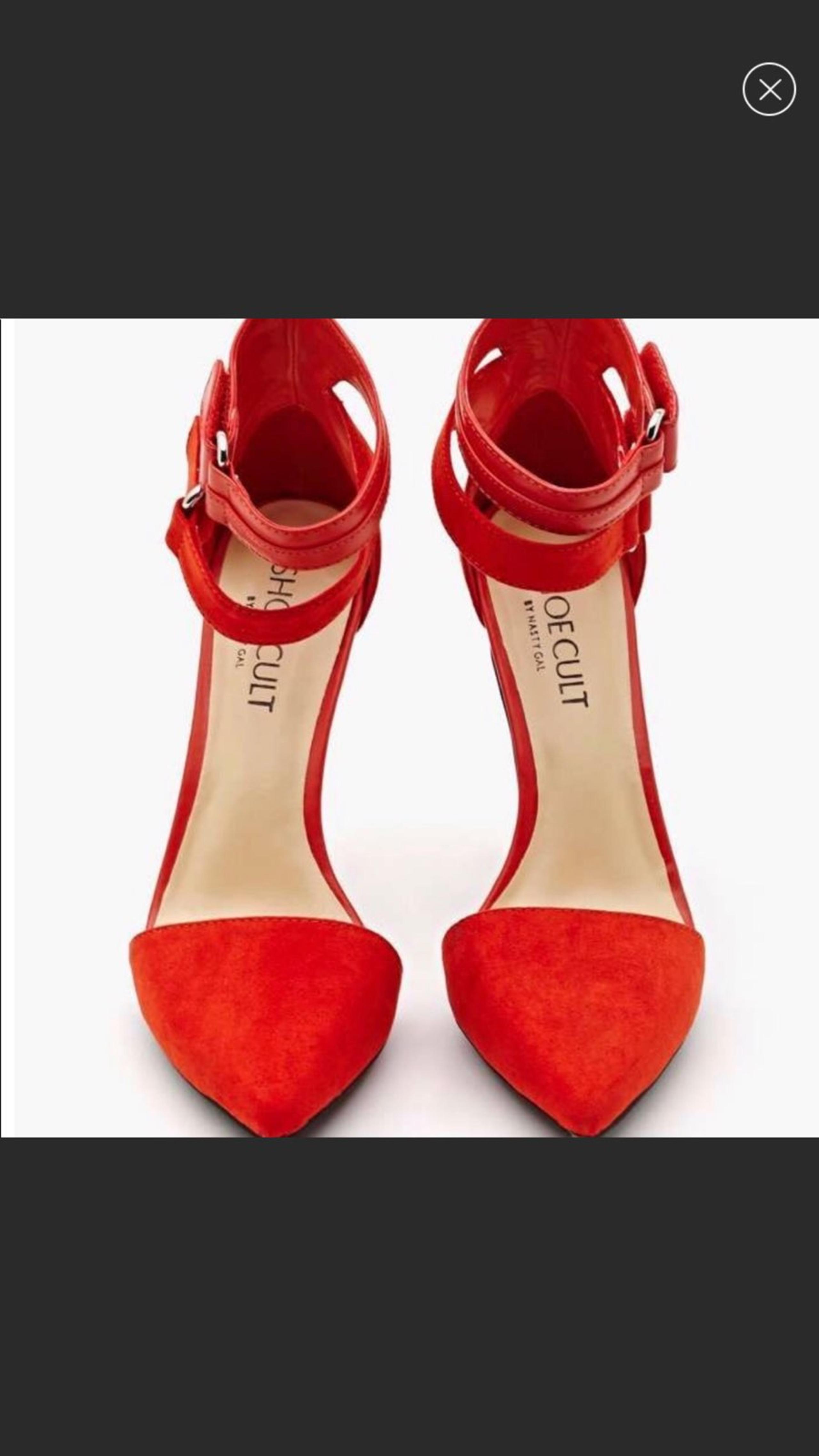 Red Pumps