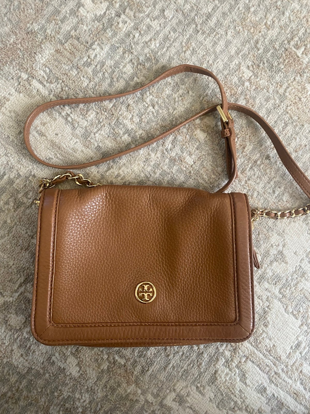 Tory burch crossbody leather bag lightly used