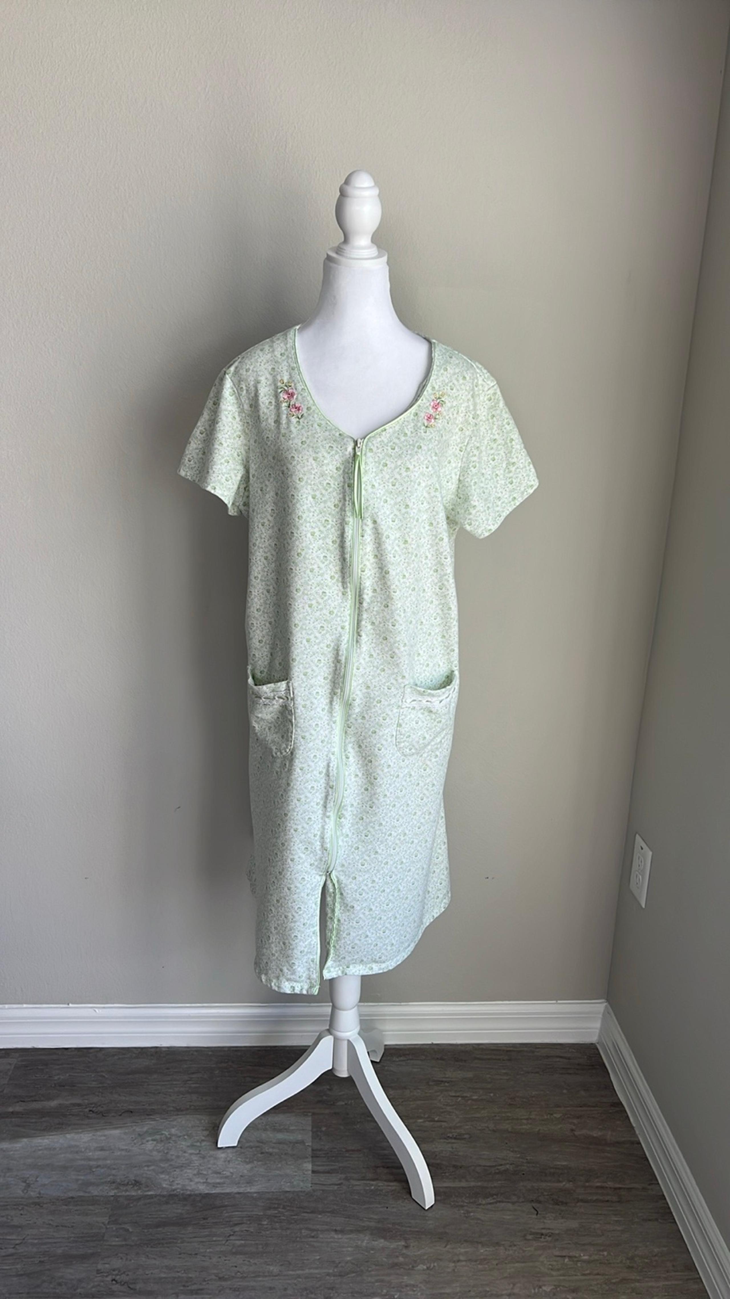 Secret Treasures women’s mint green&white robe