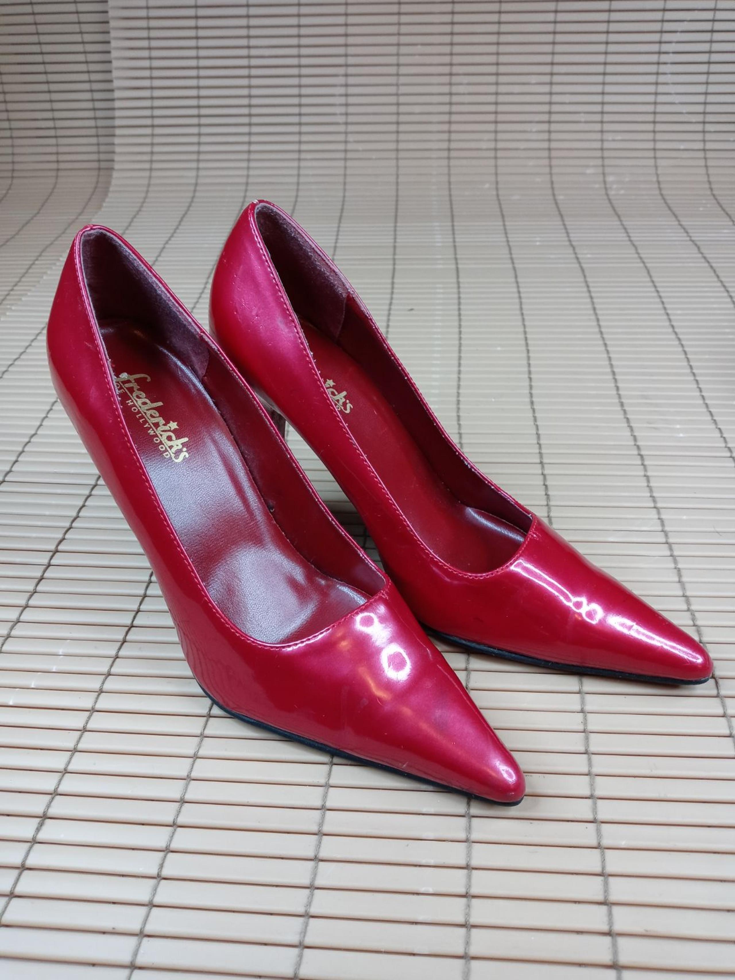 Fredericks of Hollywood women's hot red 4" heels pumps. Sz 7.5M. 110pm
