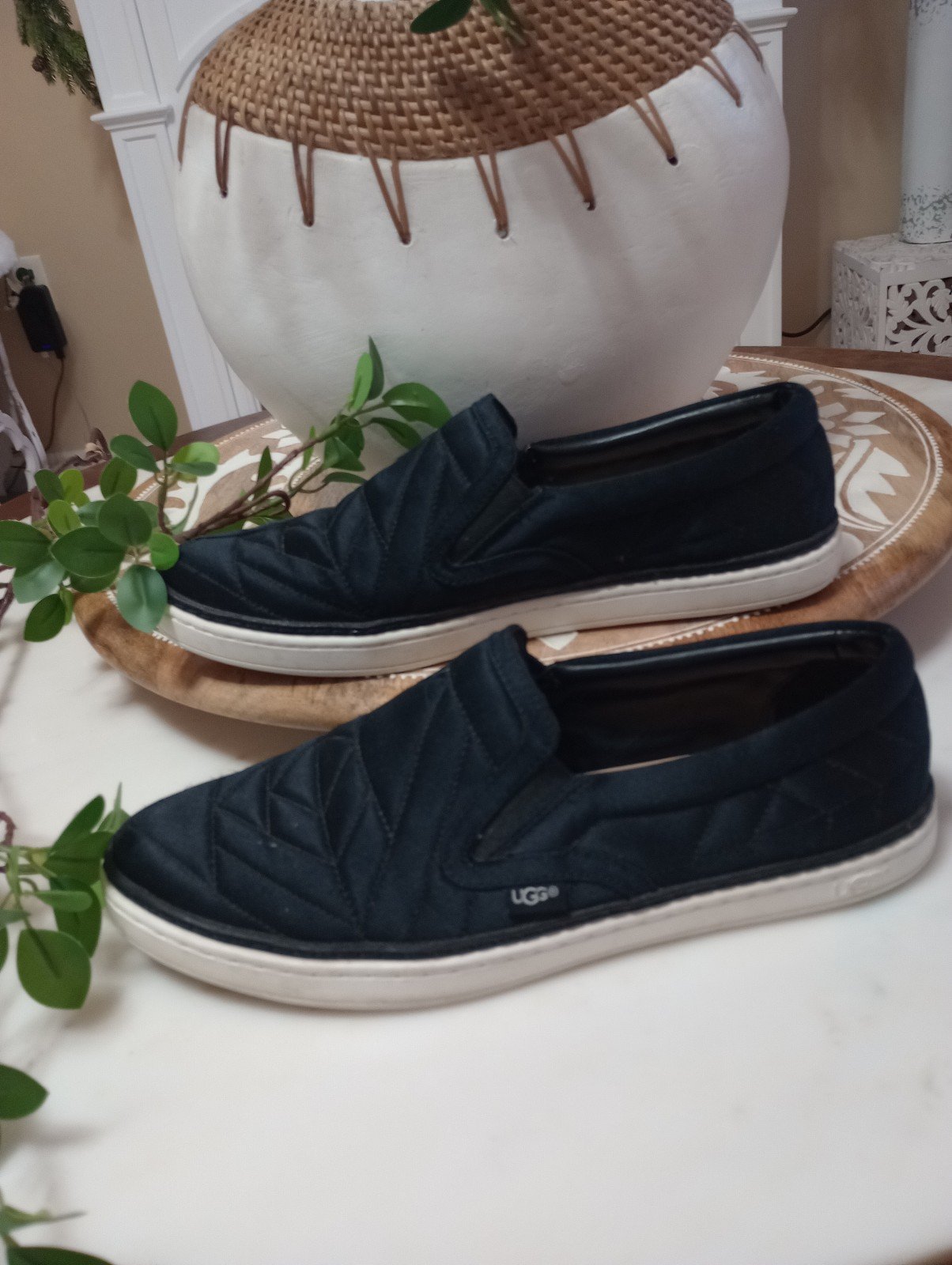 UGG Soleda Quilted Satin Fashion Sneakers shoes size 8