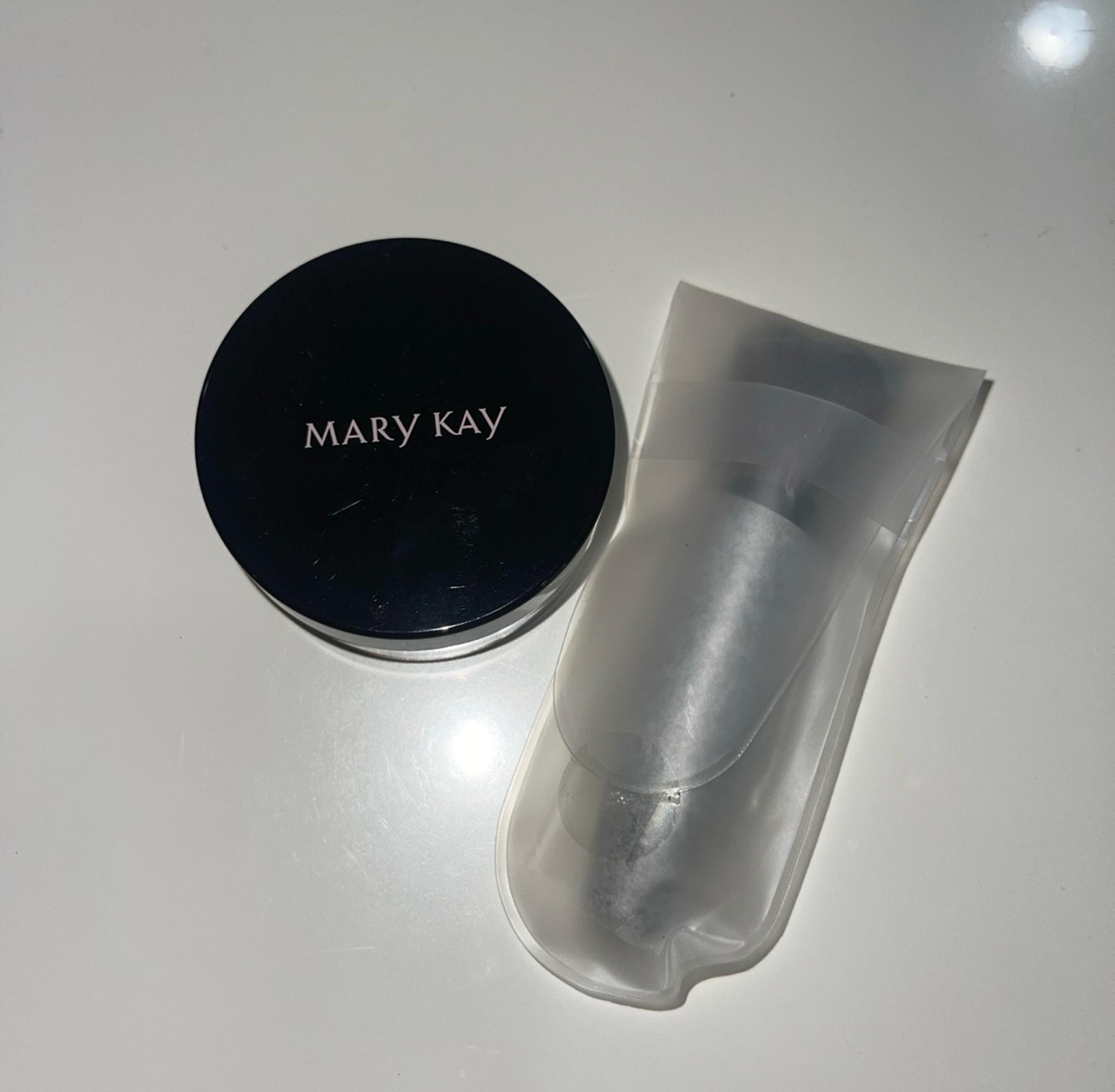 Mary Kay silky setting powder and brush