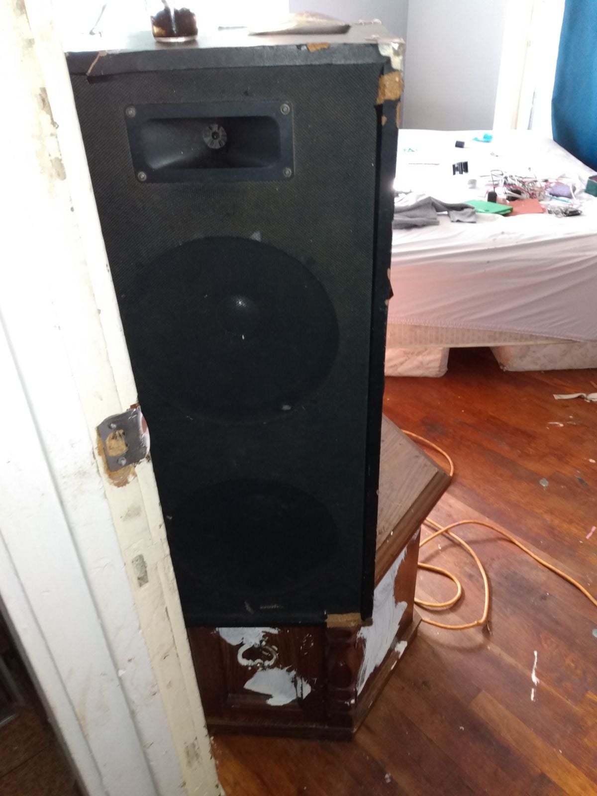 kenwood home entertainment speakers and 2 stands