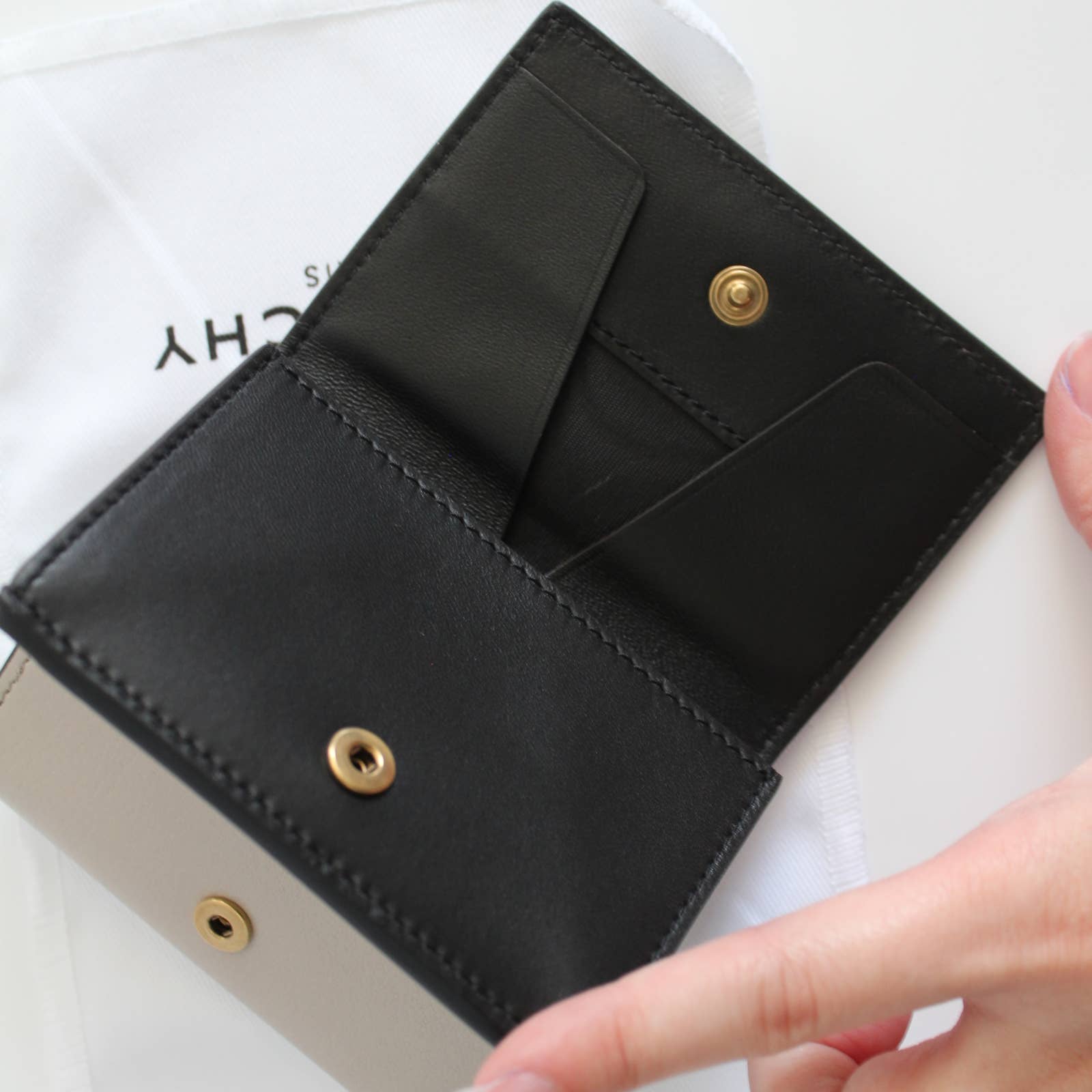 折りたたみ財布 GIVENCHY MULTI COMPACT WALLET IN GG LEATHER GIVENCHY Genuine Soft Pebble Leather Multifunctional Wallet