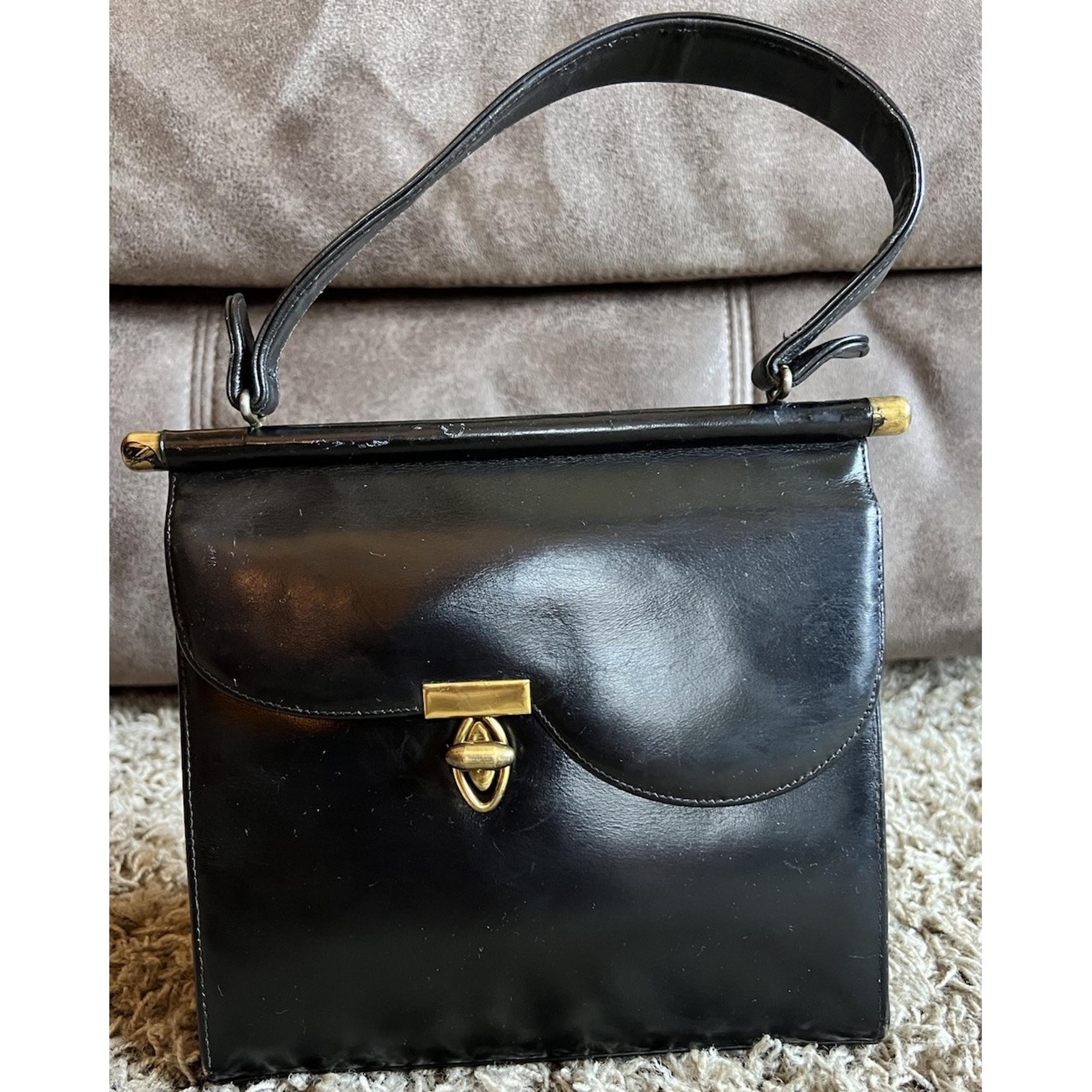 Vintage Clasp Handbag In Black Leather And Red Interior