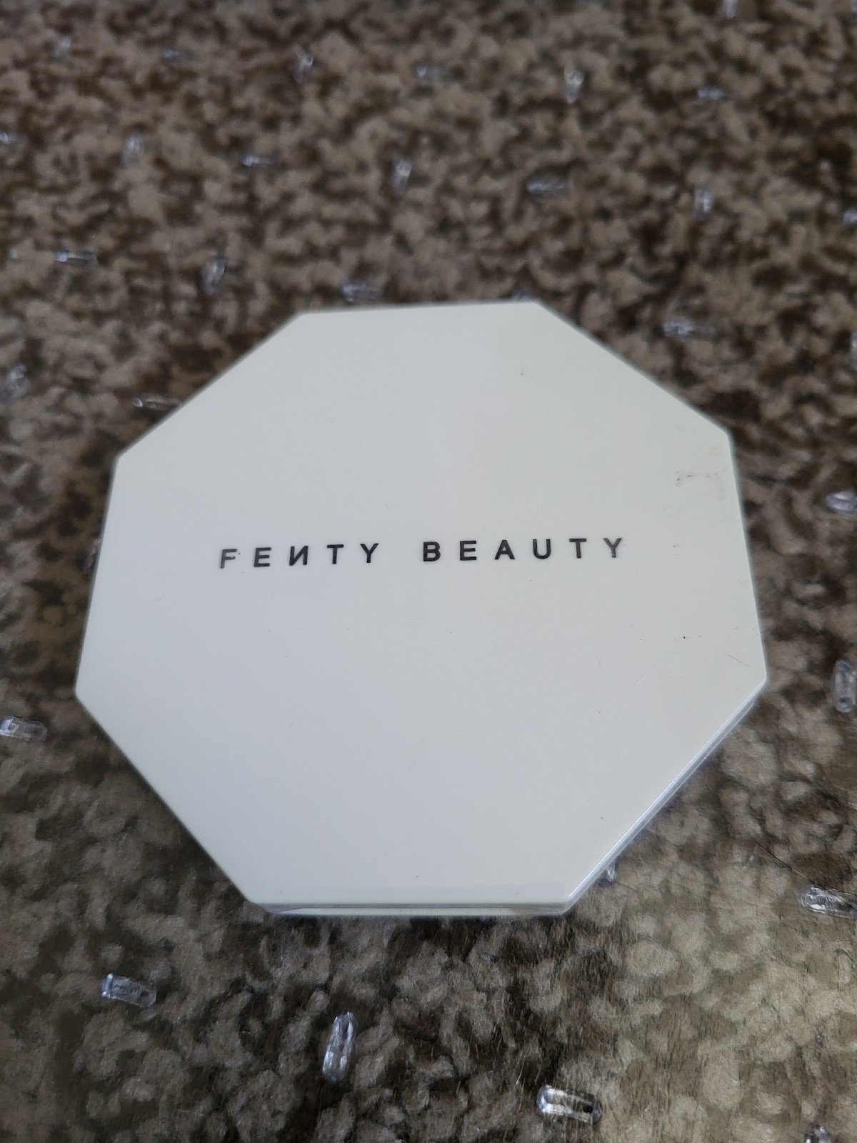 SALE! Brand New Fenty by Rihana Trophy Wife Compact Glitter Gold Highlighter - detail