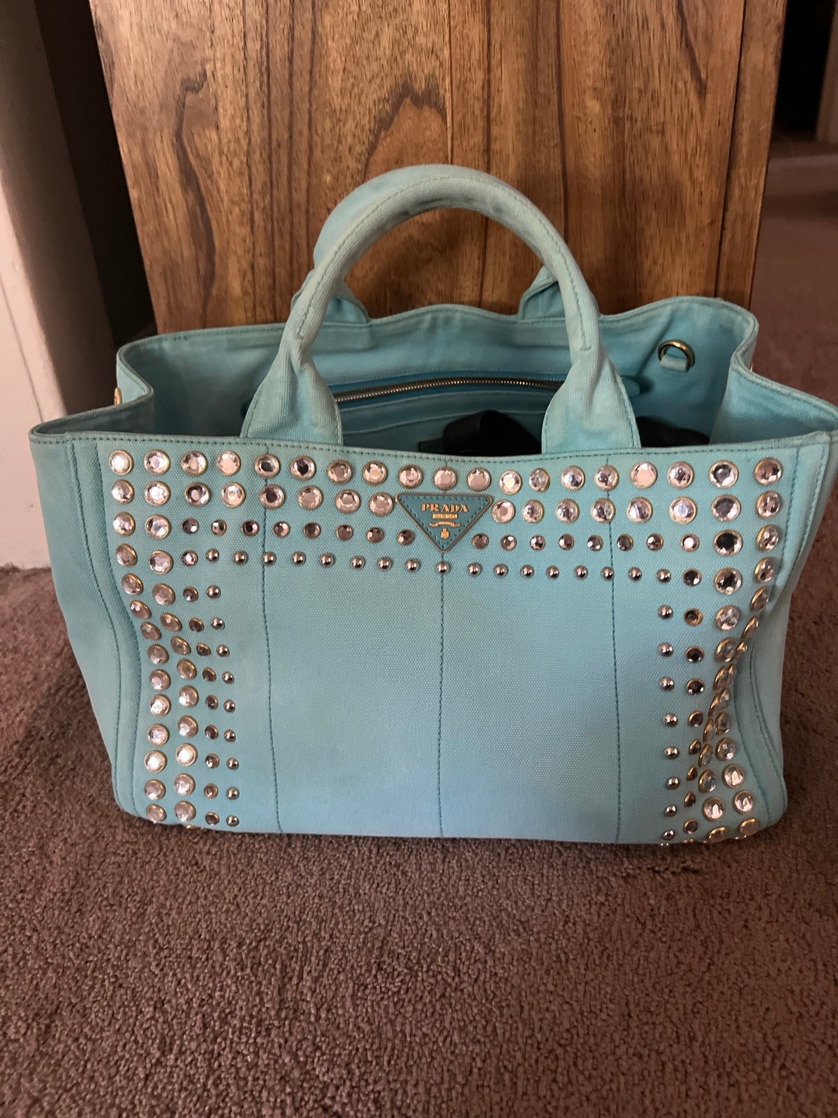 Prada canapa