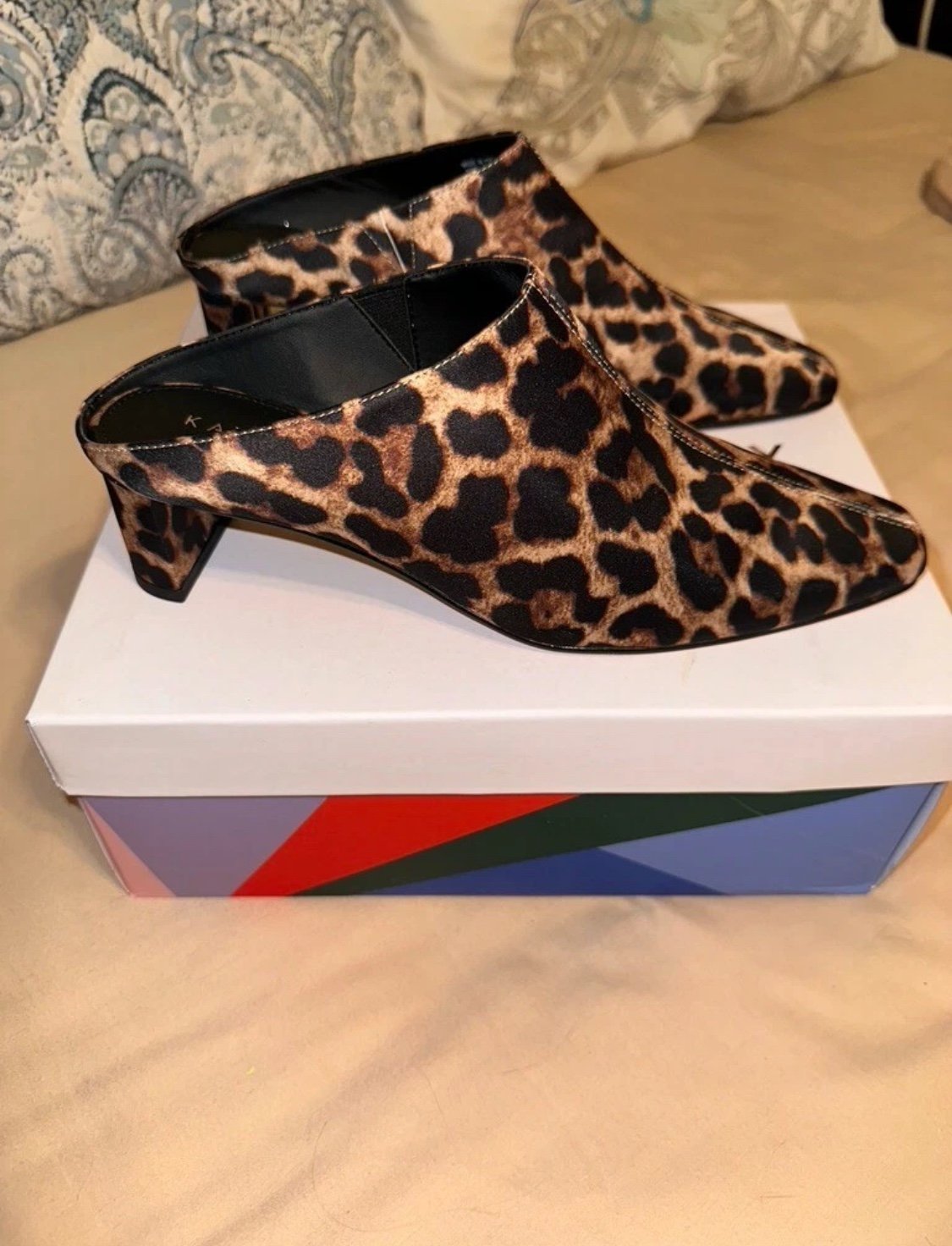 Women chic mules from Katy Perry Collections,leopard print size 6 New
