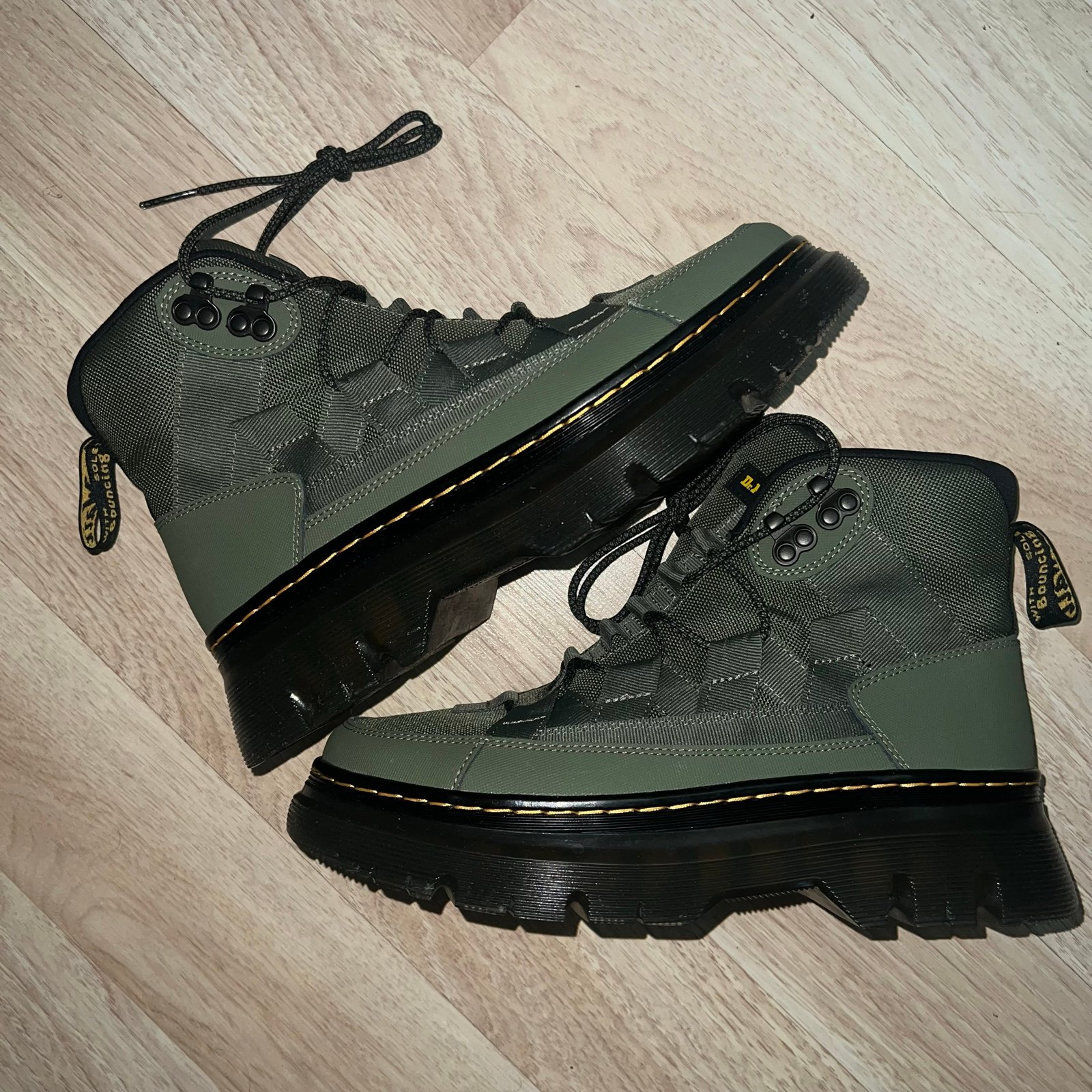 Dr Martens Boury Chukka Boots Size 9 Mens Khaki Green BRAND NEW