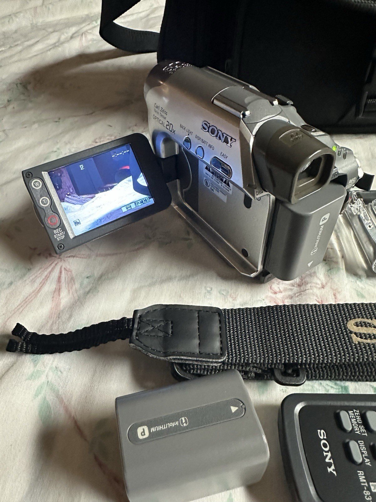 Sony HandyCam DCR-HC32 Mini DV Camcorder Bundle 20x Zoom TESTED!