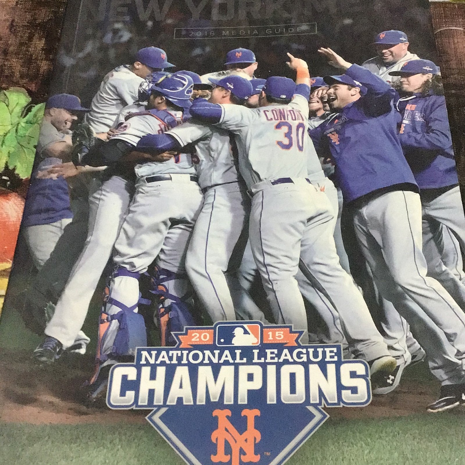 NEW YORK METS - BASEBALL MEDIA GUIDE - 2016 - NEAR MINT - NEVER READ