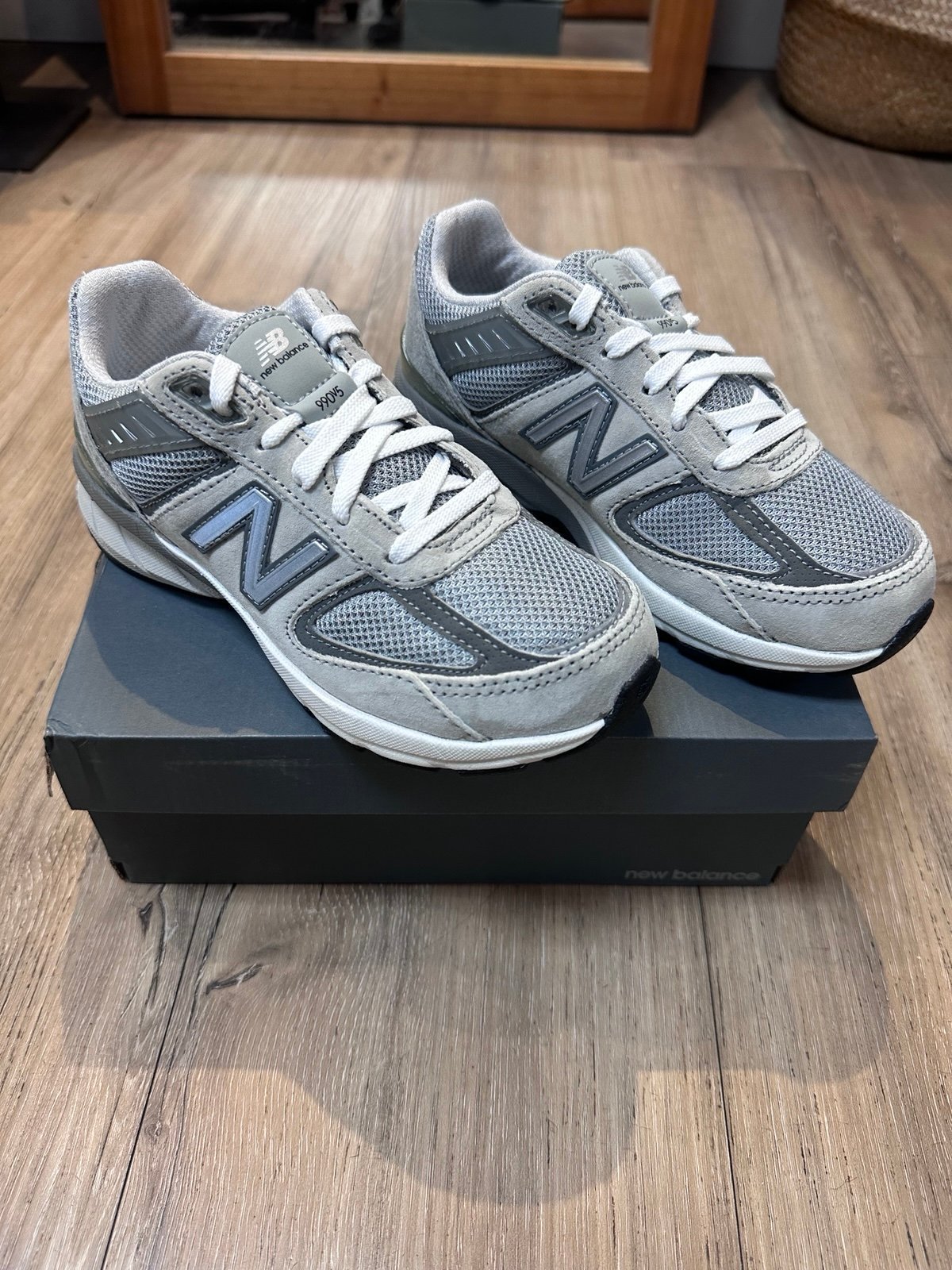 New Balance pre school 990 sneaker -new