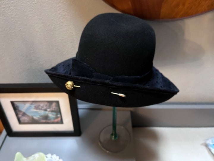 Classy Black Plaza Suite by Betmar hat