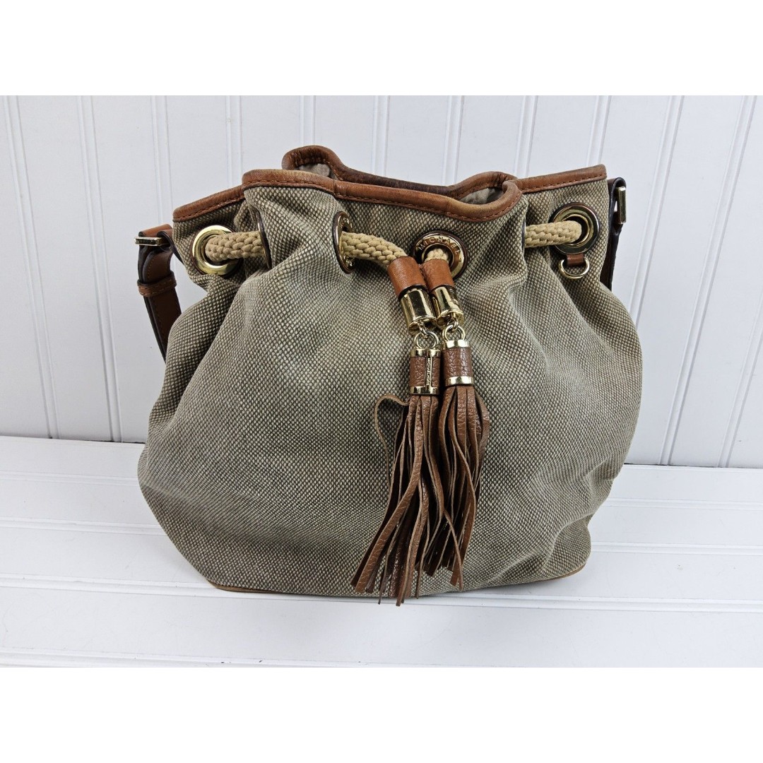 Michael Kors MK Drawstring Snap Shoulder Handbag Purse