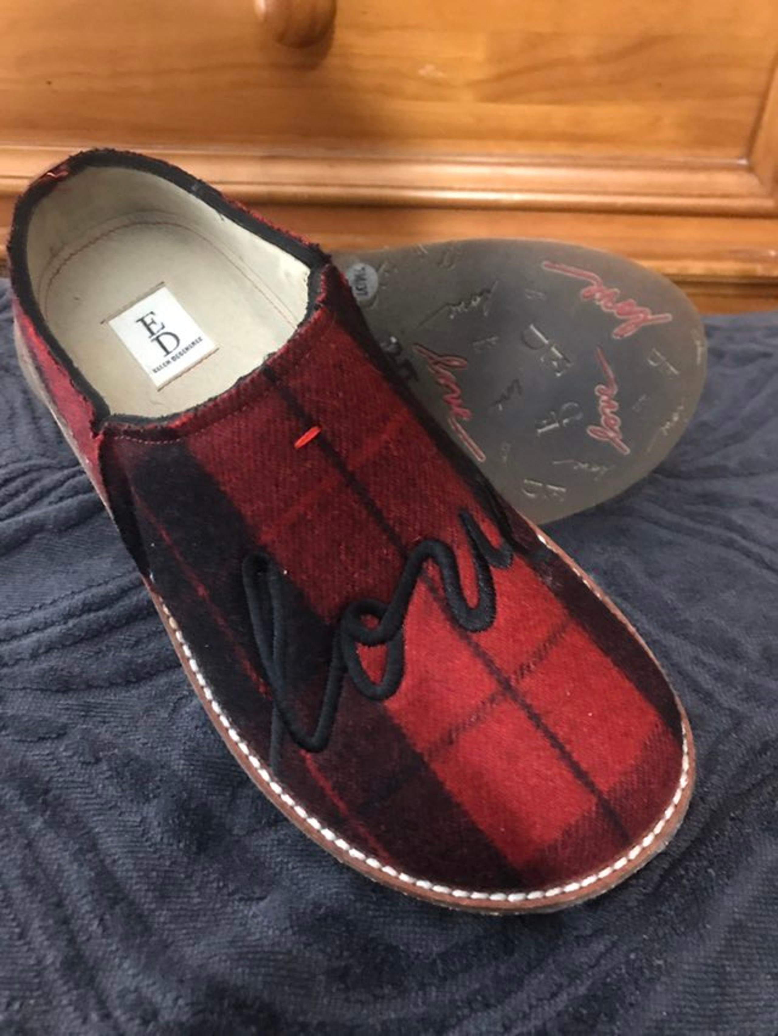 Ellen Degeneres slippers red  size 5