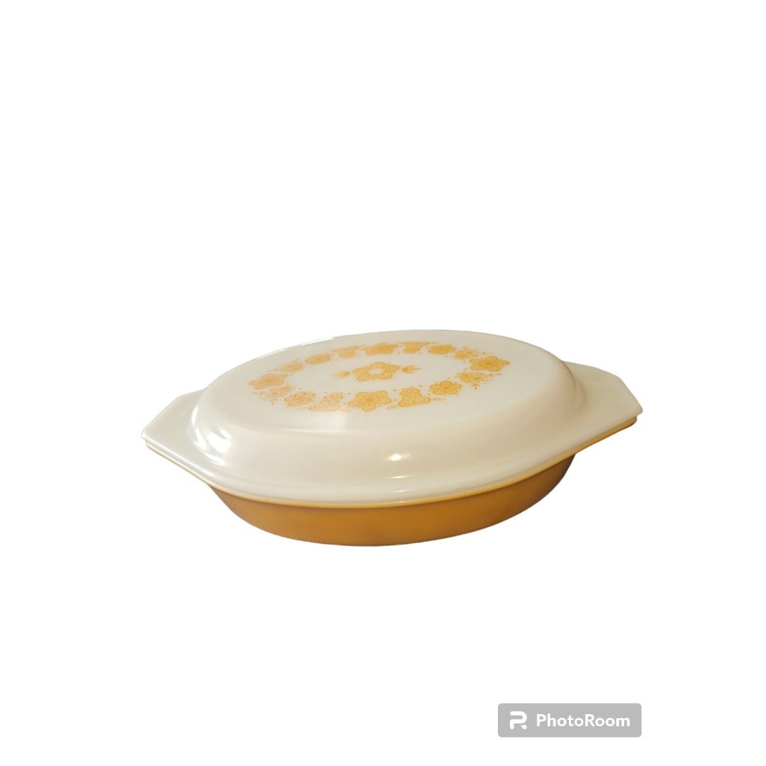 Vintage Pyrex 2.3 QT Split Oval Dish Buterfly Yellow , White With Glass Lid