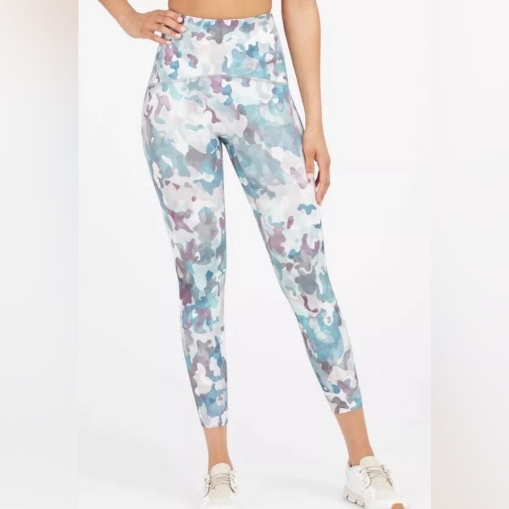 Spanx - Rear Sculpting 7/8 Leggings (NWT) - Size M