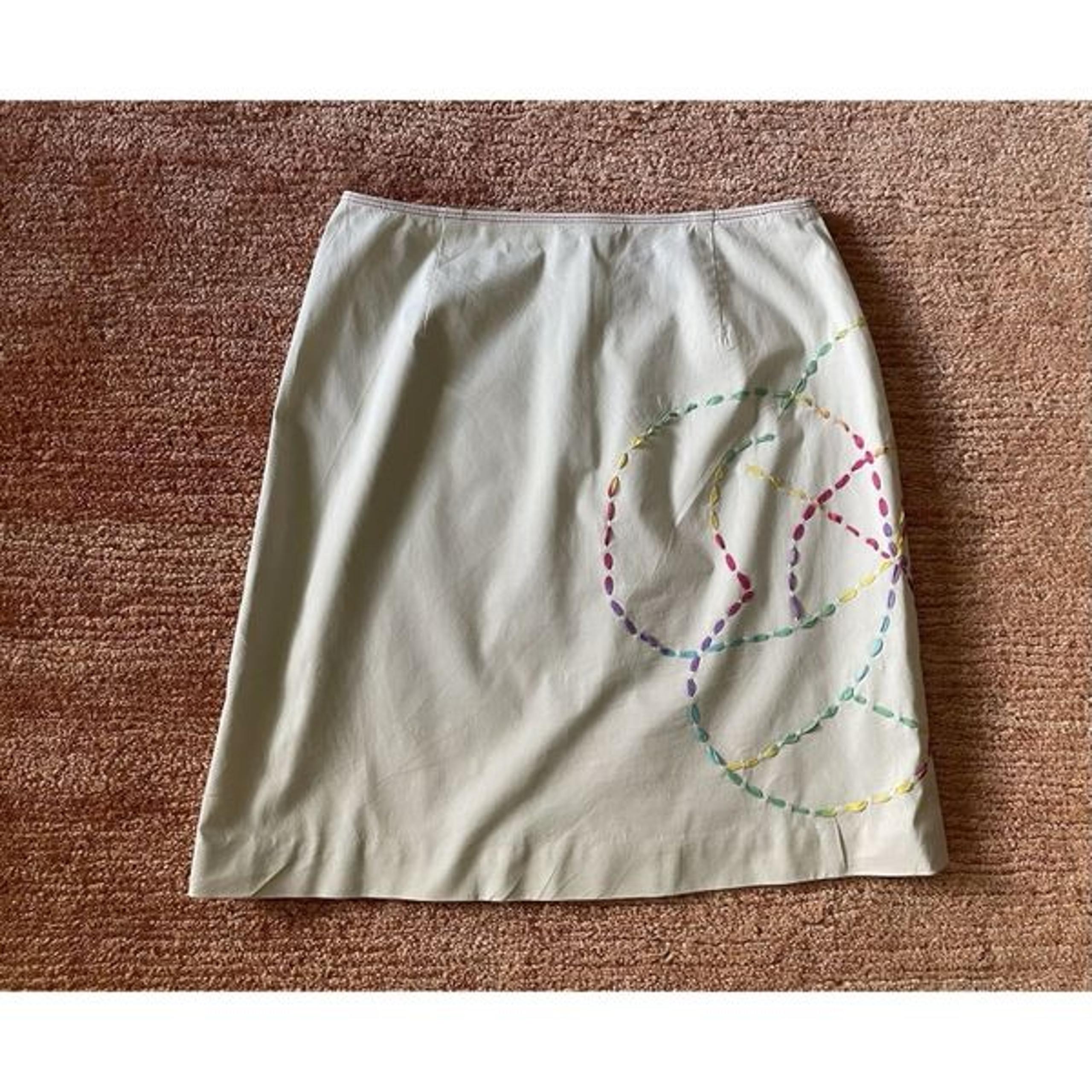 Harold’s Beige Pencil Skirt with Multicolor Embroidery - Size 2