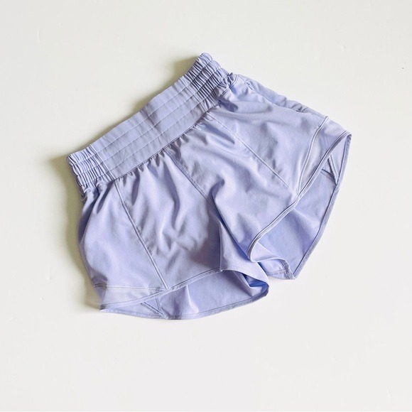 NWOT Lululemon SIZE 2 Hotty Hot HR high rise 2.5” shorts in Lilac Smoke