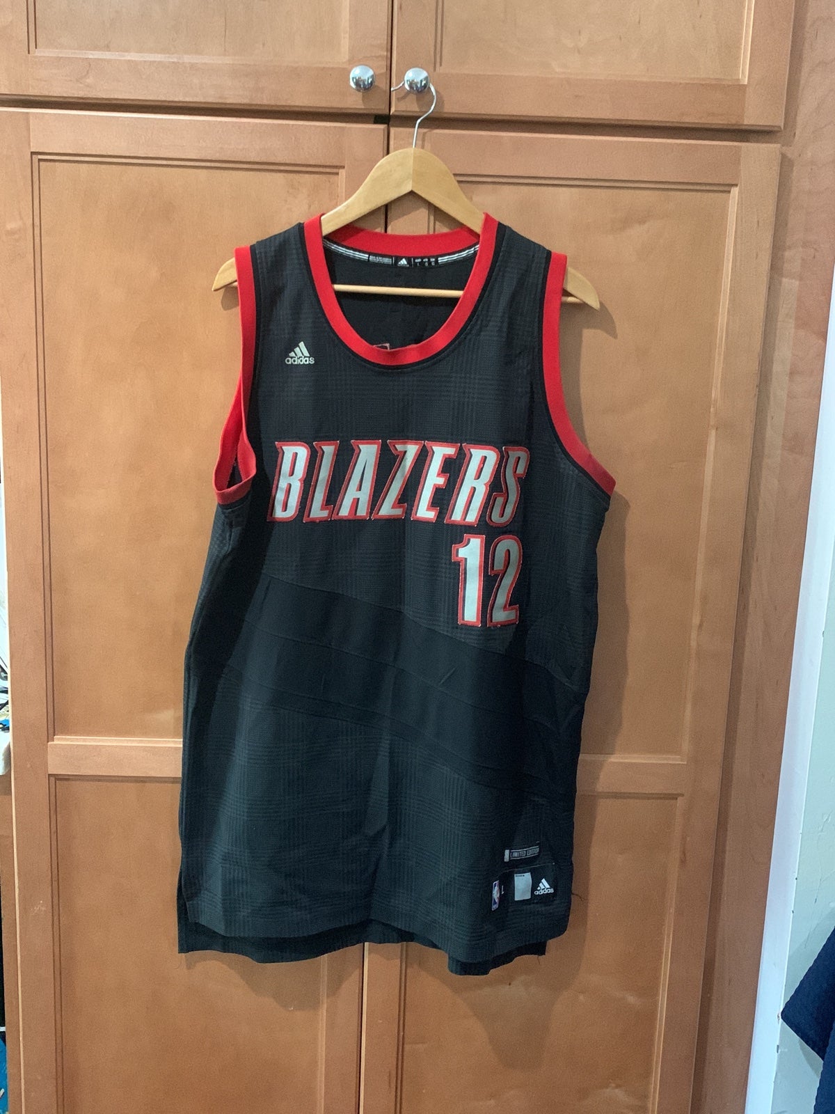 Blazers Lamarcus Aldridge limited edition jersey