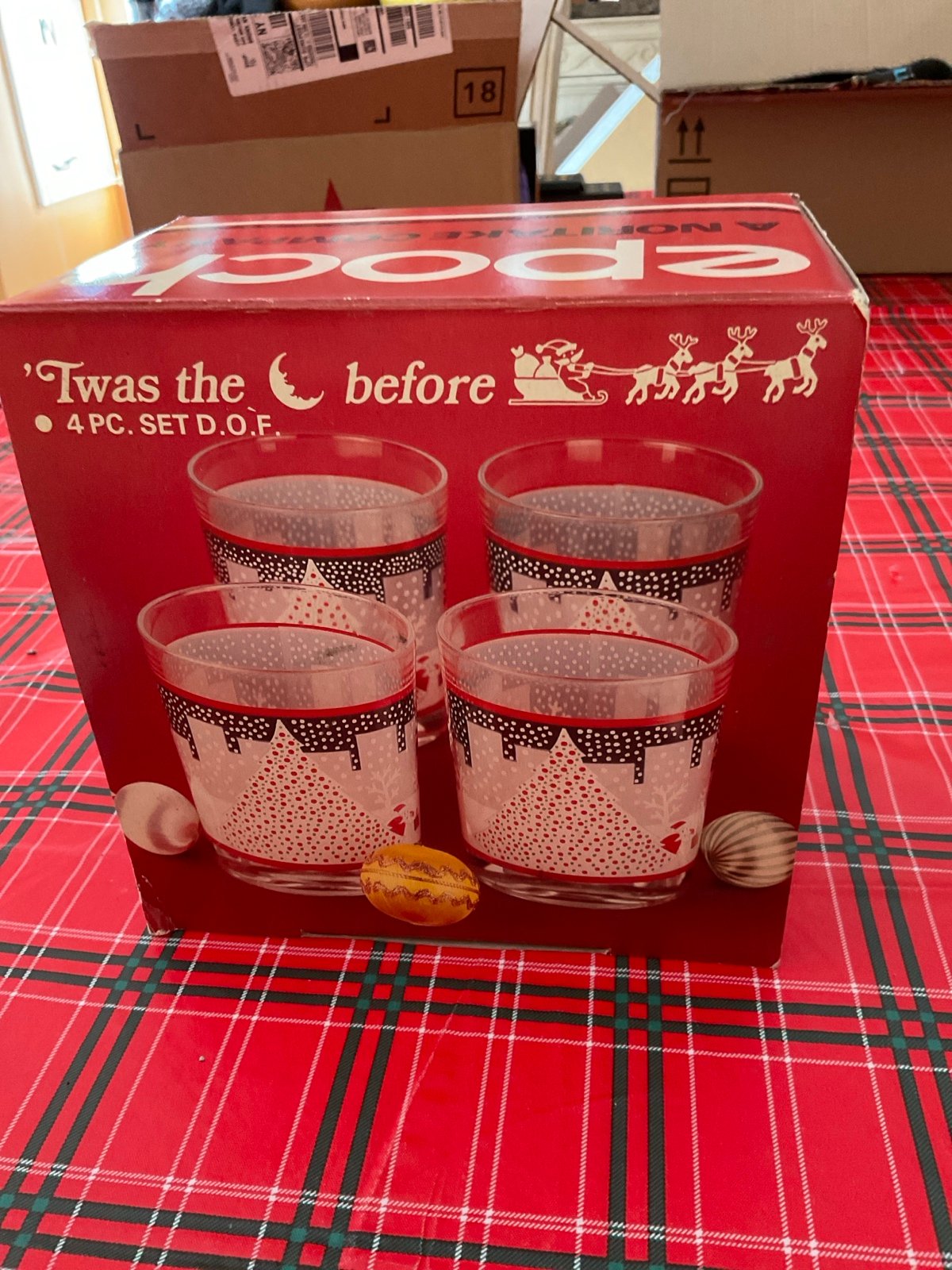 Set of 4 NWT Epoch Christmas drinking glasses.
