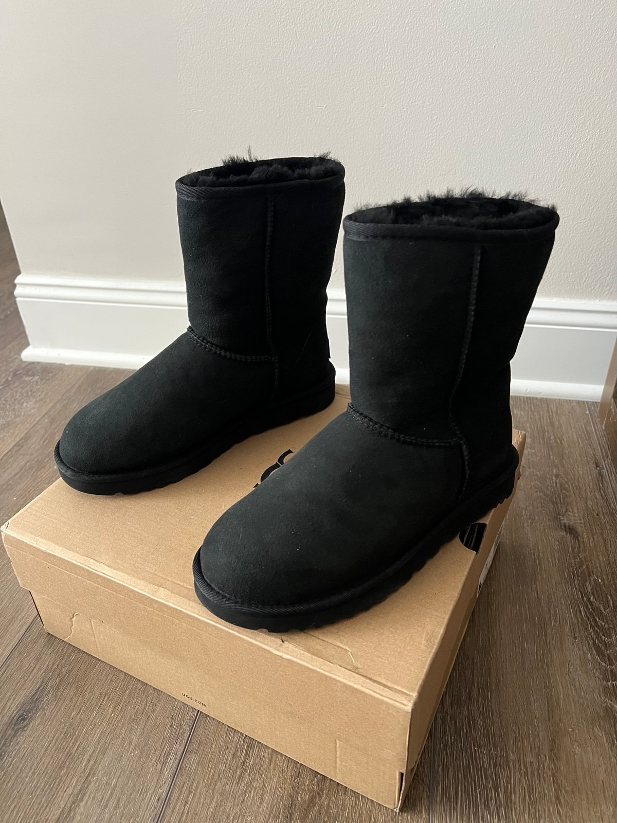 UGG Classic Short II women’s 7