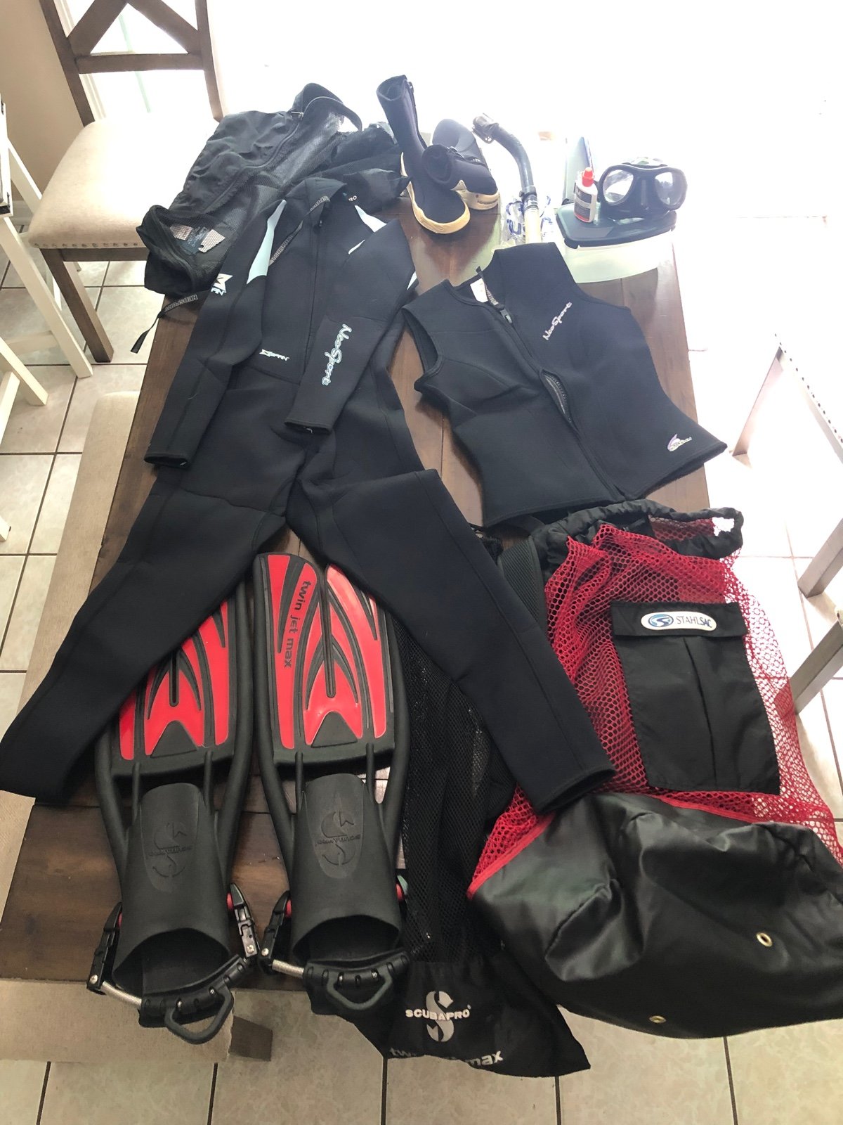Scuba gear FINS NOT INCLUDED