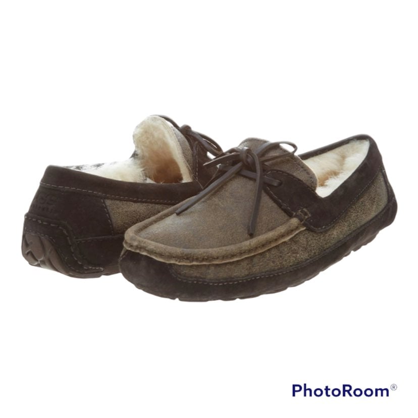 UGG Bryon Moccasin Slipper Leather Size 8