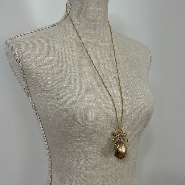 Vintage Avon Egg Locket Far Way Solid Perfume Gold Toned Necklace