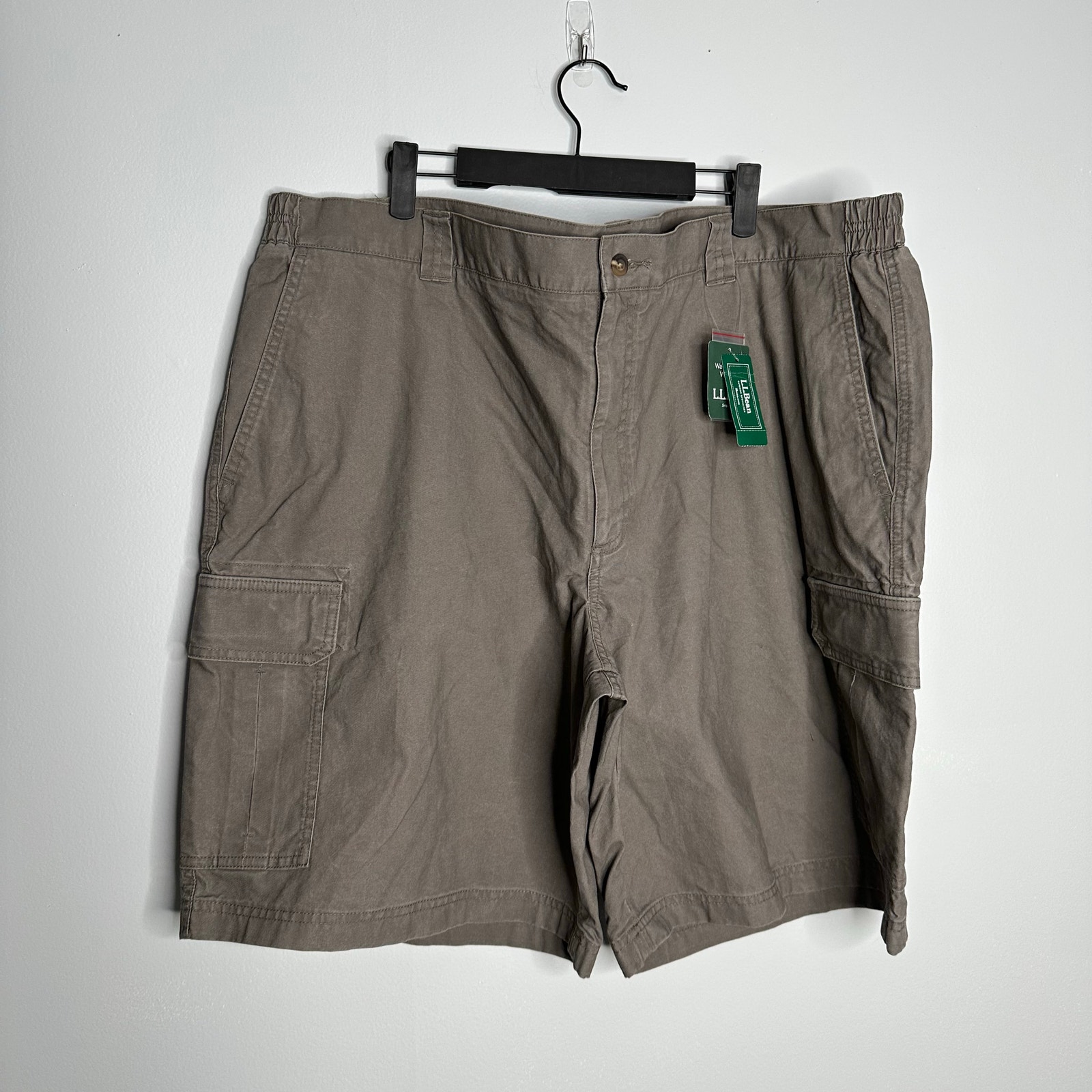 L.L Bean Men's Dark Cinder Gray Comfort Waist Tropic Weight Cargo 10 Shorts 44W