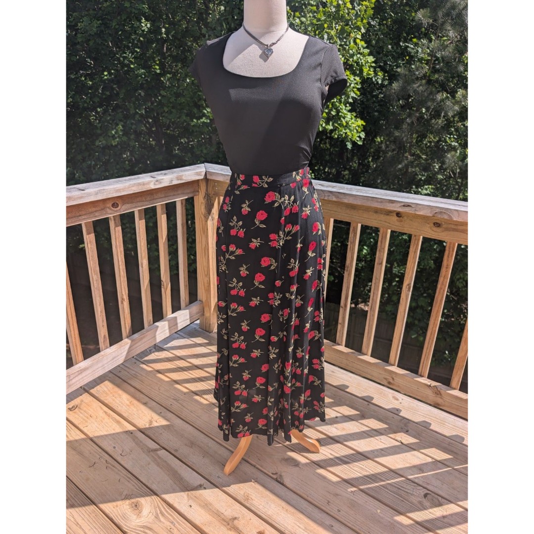 Vintage Maxi Skirt Black Red Roses All Over Print Whimsigoth USA Rayon Medium
